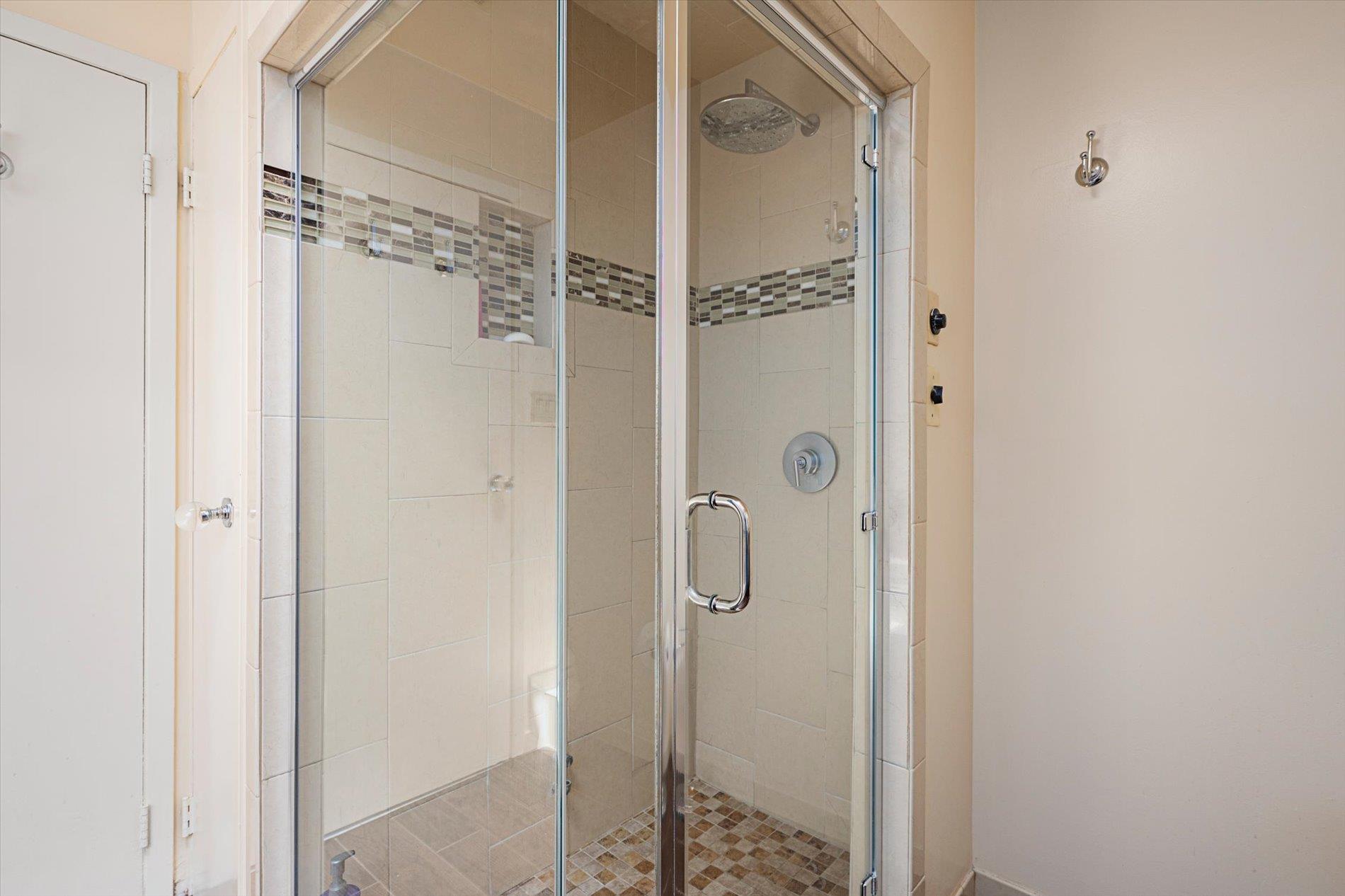 70 Short Way, Roslyn Heights, NY 11577