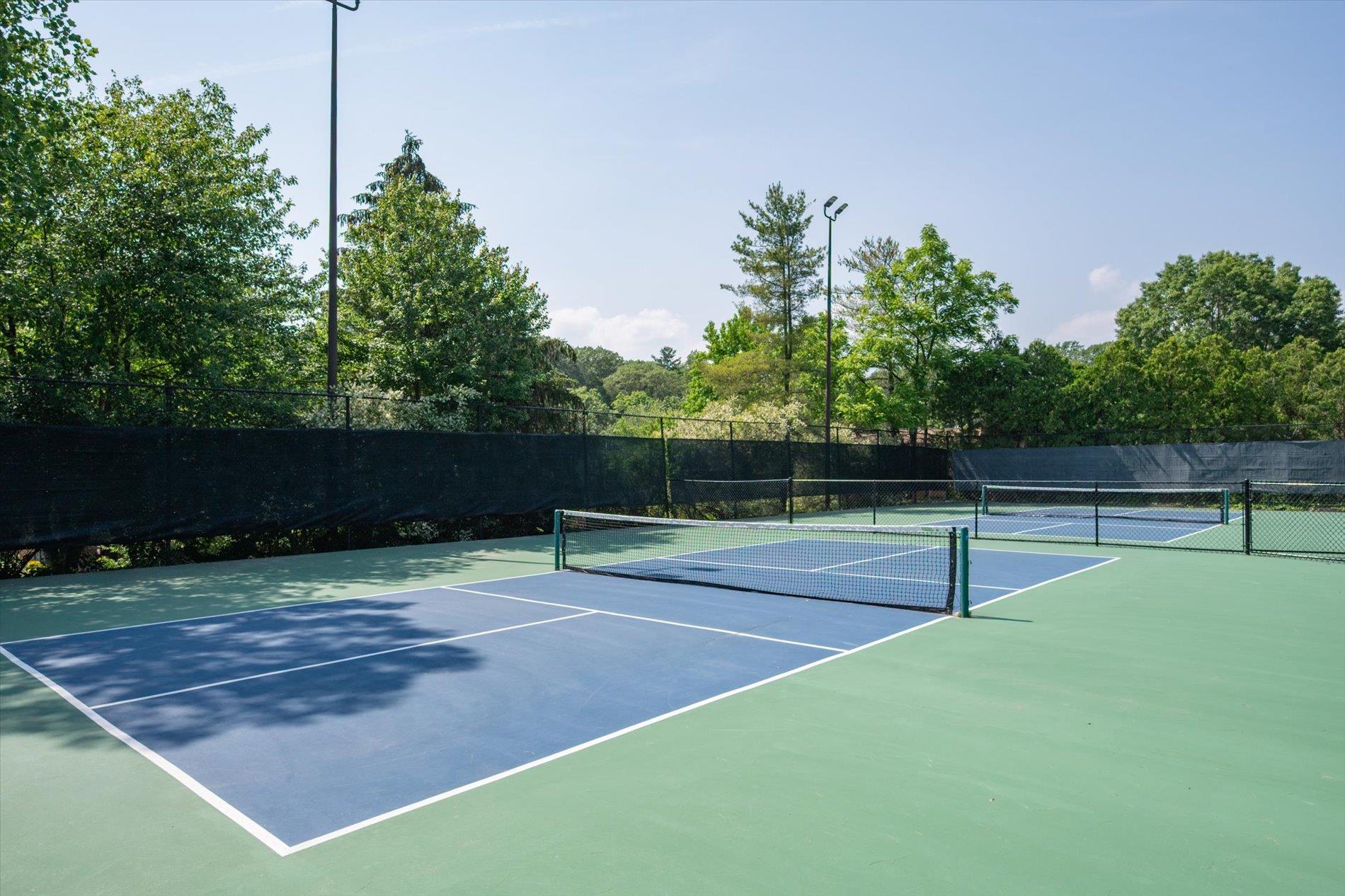 70 Short Way, Roslyn Heights, NY 11577