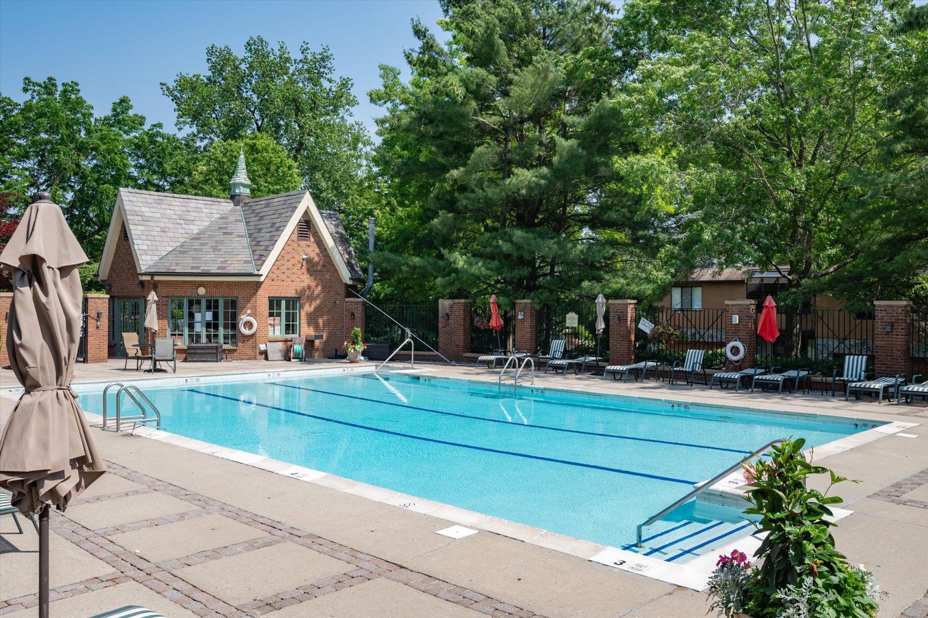 70 Short Way, Roslyn Heights, NY 11577