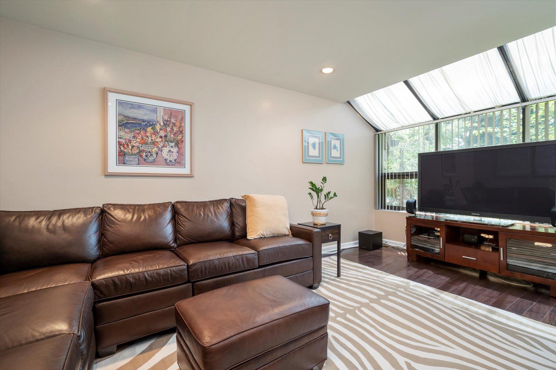 70 Short Way, Roslyn Heights, NY 11577