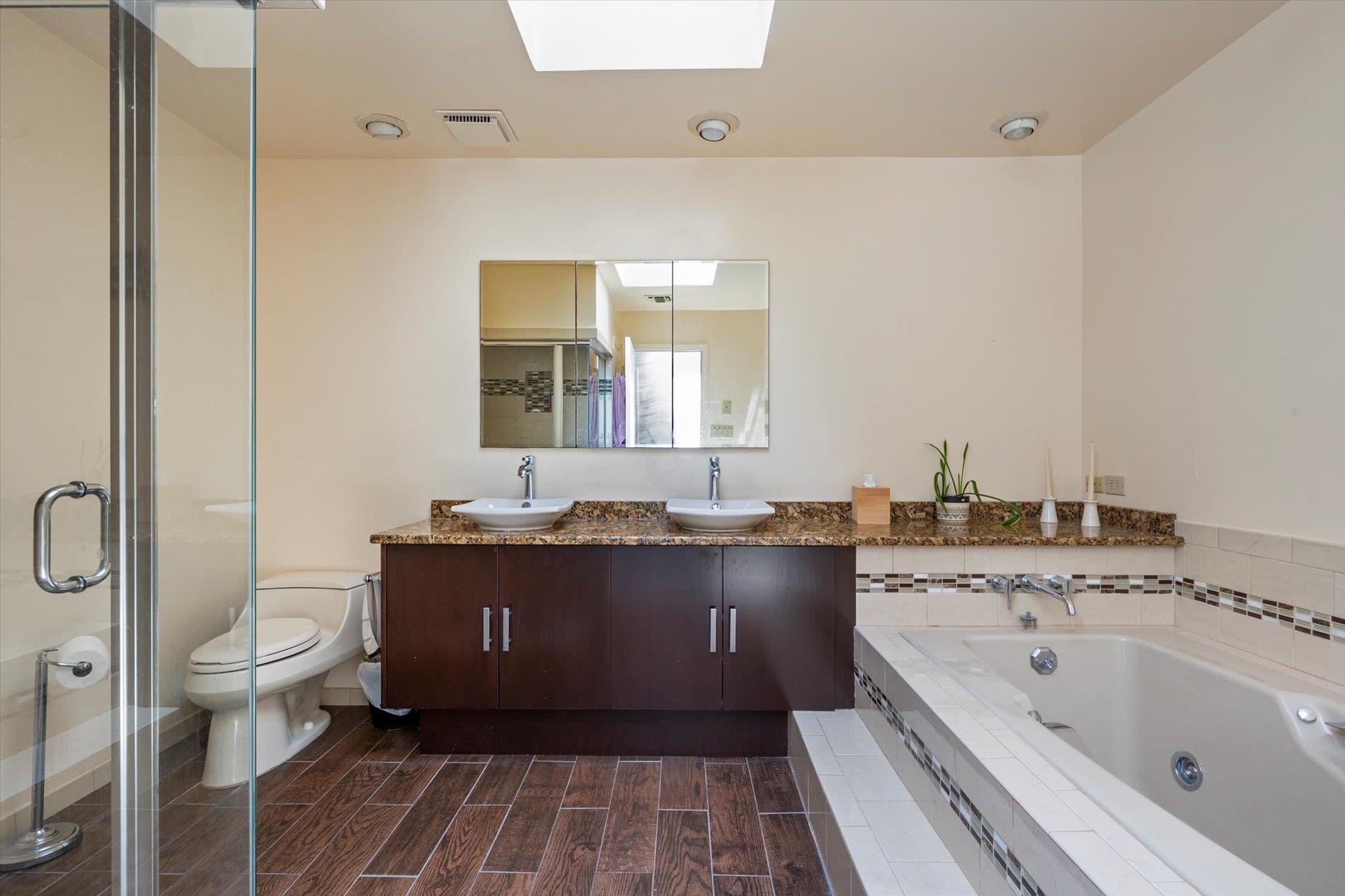 70 Short Way, Roslyn Heights, NY 11577