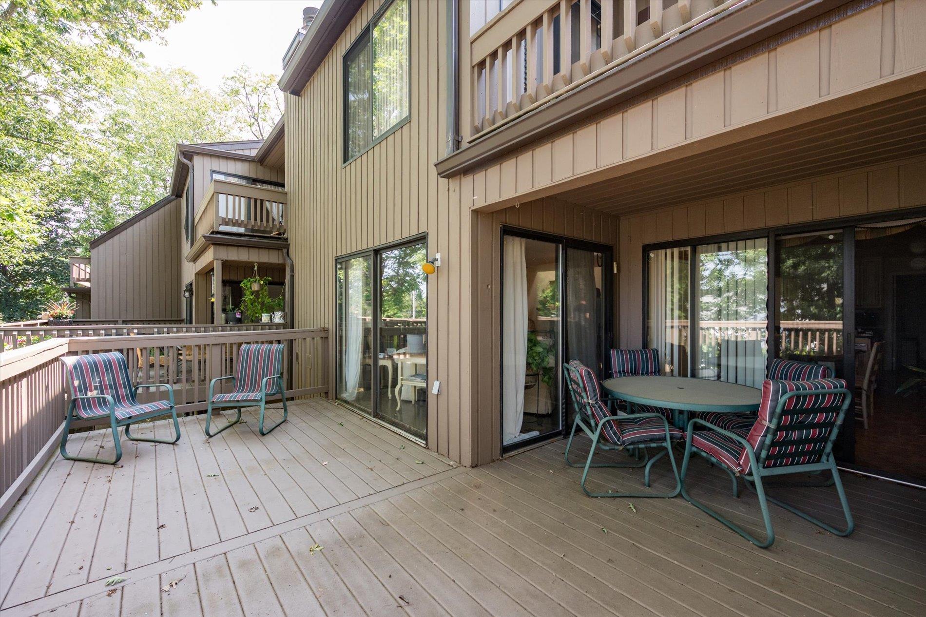 70 Short Way, Roslyn Heights, NY 11577