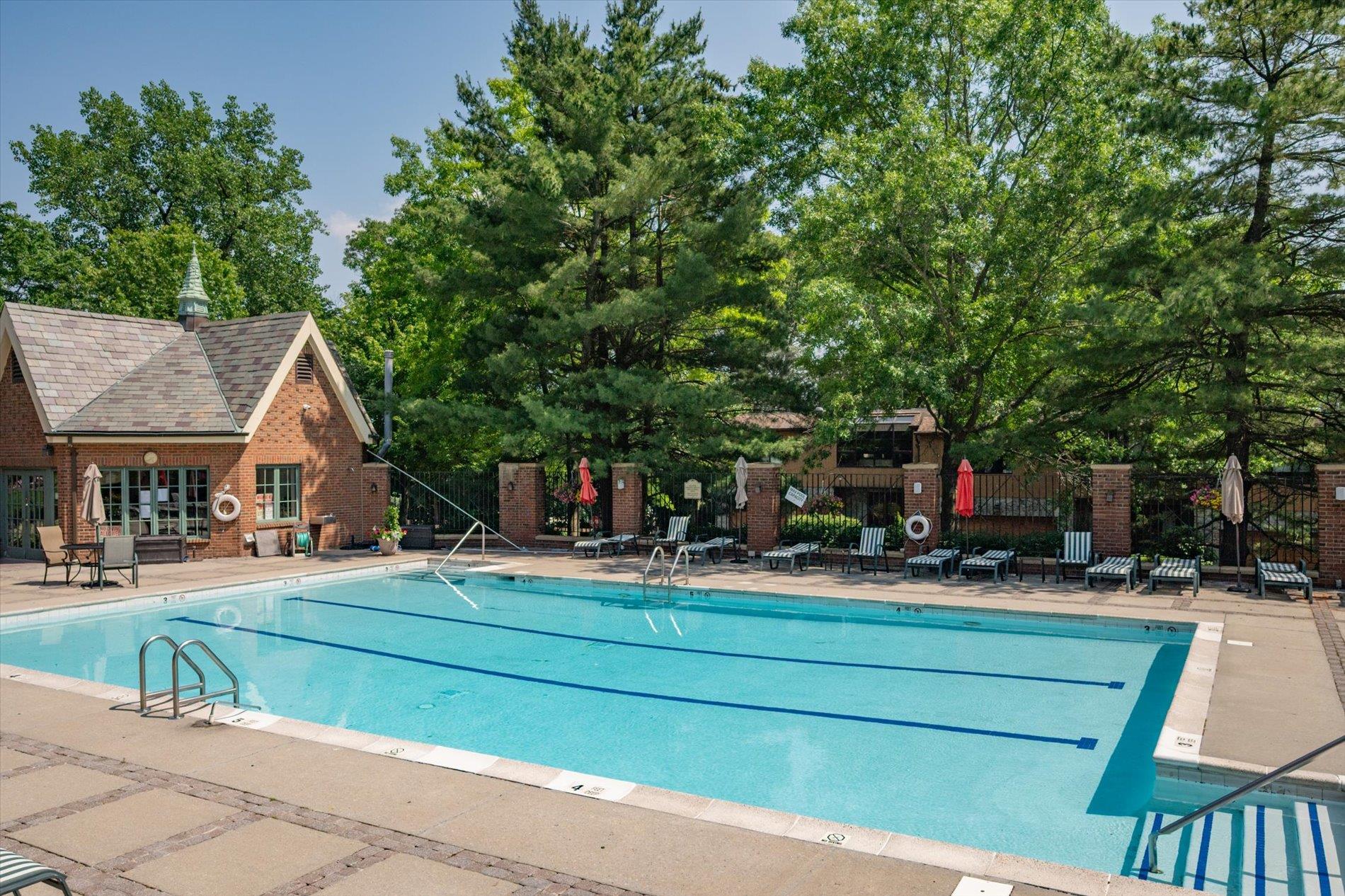 70 Short Way, Roslyn Heights, NY 11577