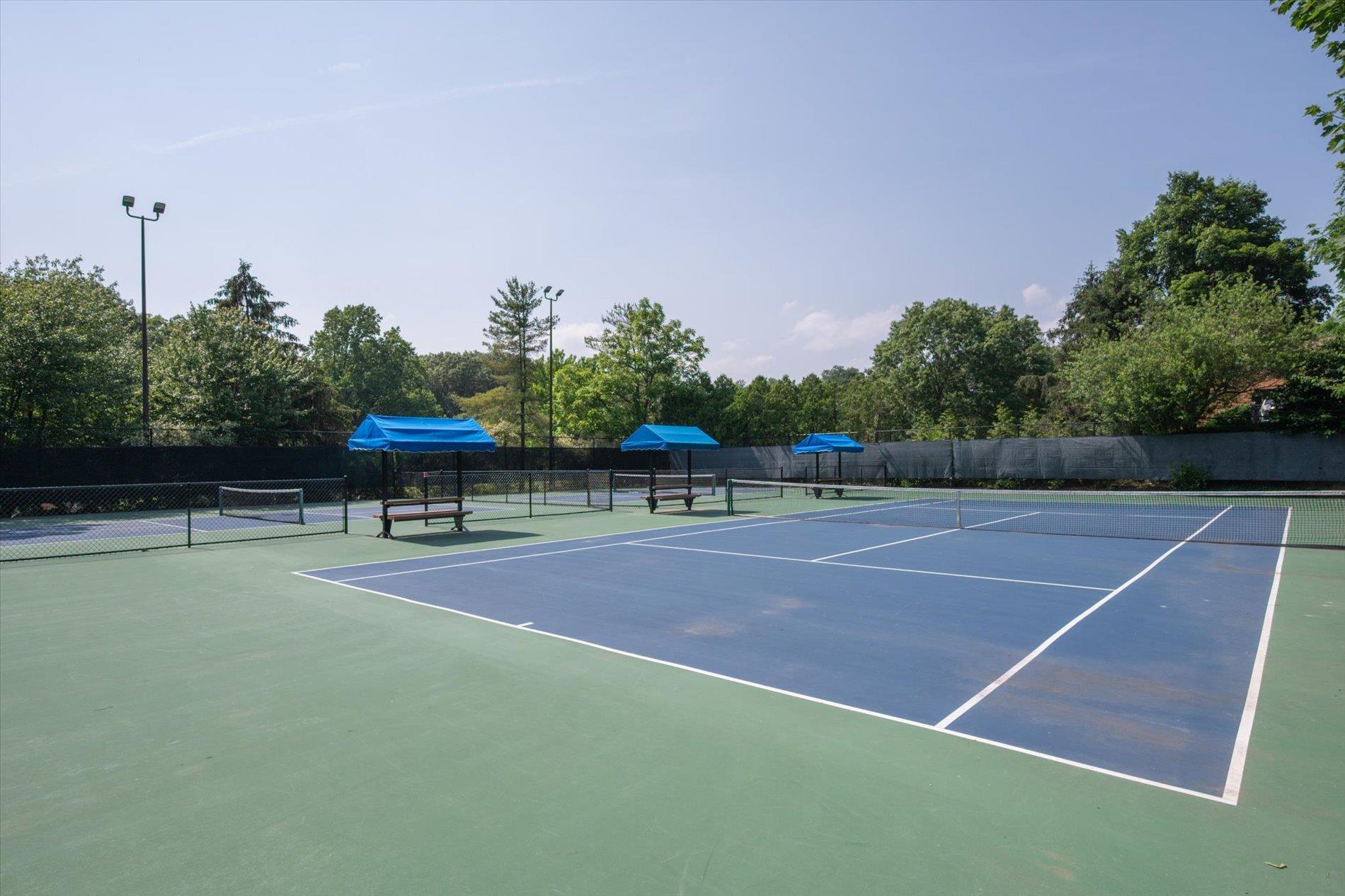 70 Short Way, Roslyn Heights, NY 11577