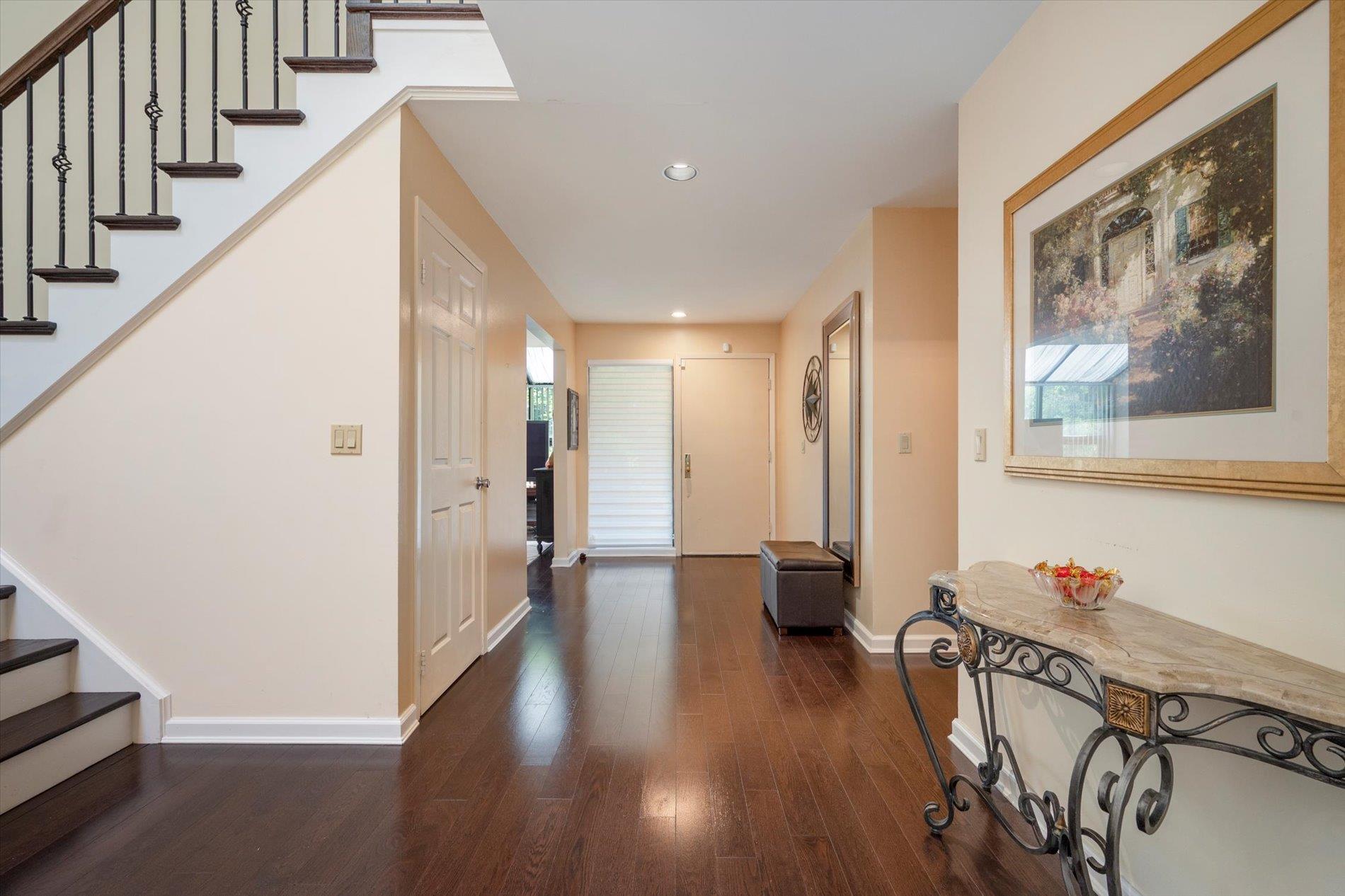 70 Short Way, Roslyn Heights, NY 11577