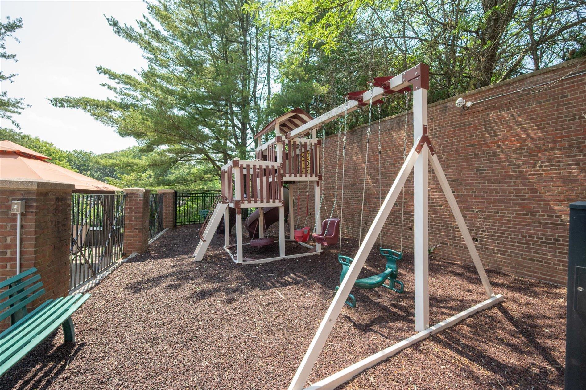 70 Short Way, Roslyn Heights, NY 11577