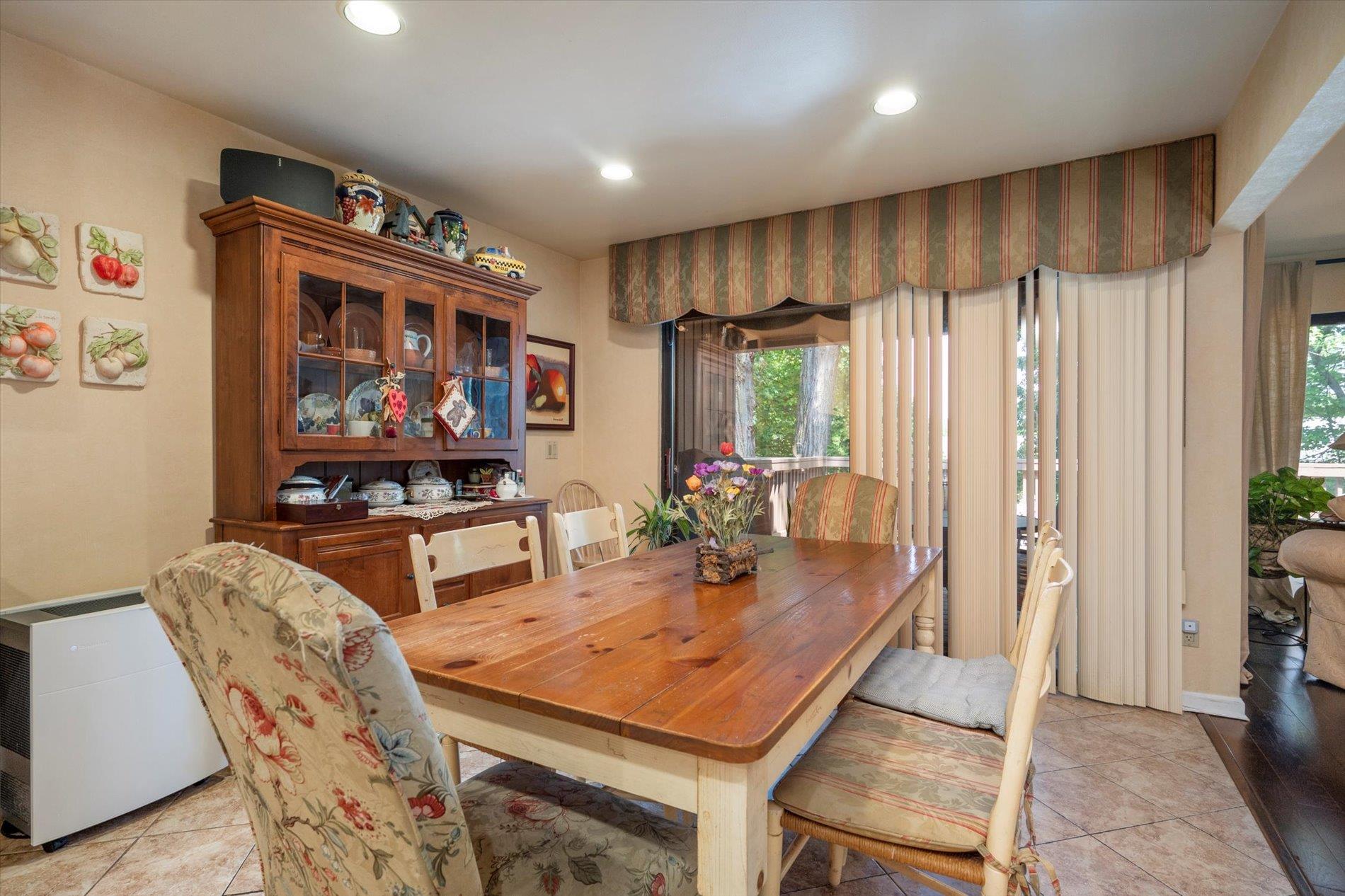 70 Short Way, Roslyn Heights, NY 11577