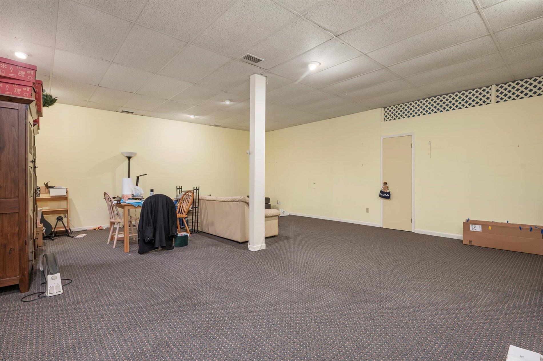 70 Short Way, Roslyn Heights, NY 11577