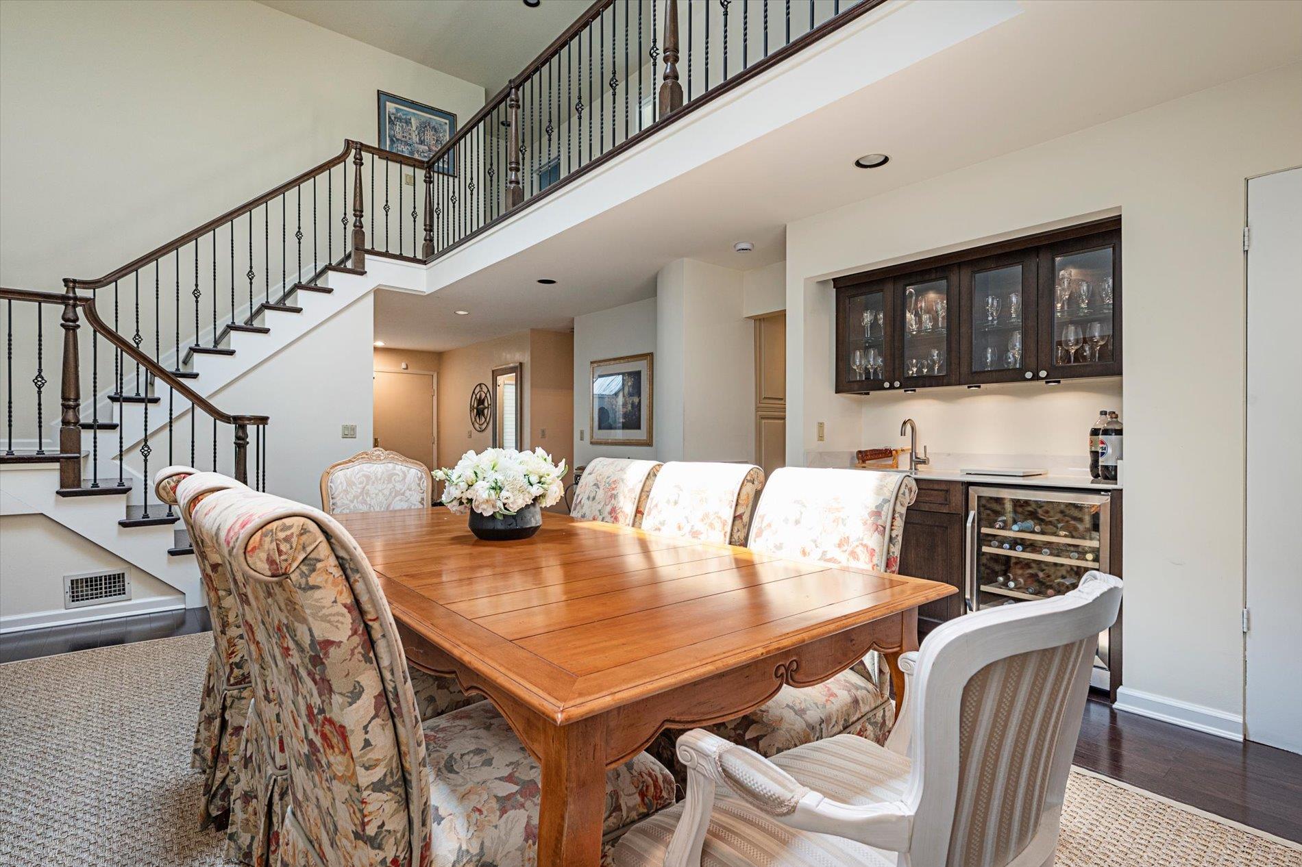 70 Short Way, Roslyn Heights, NY 11577