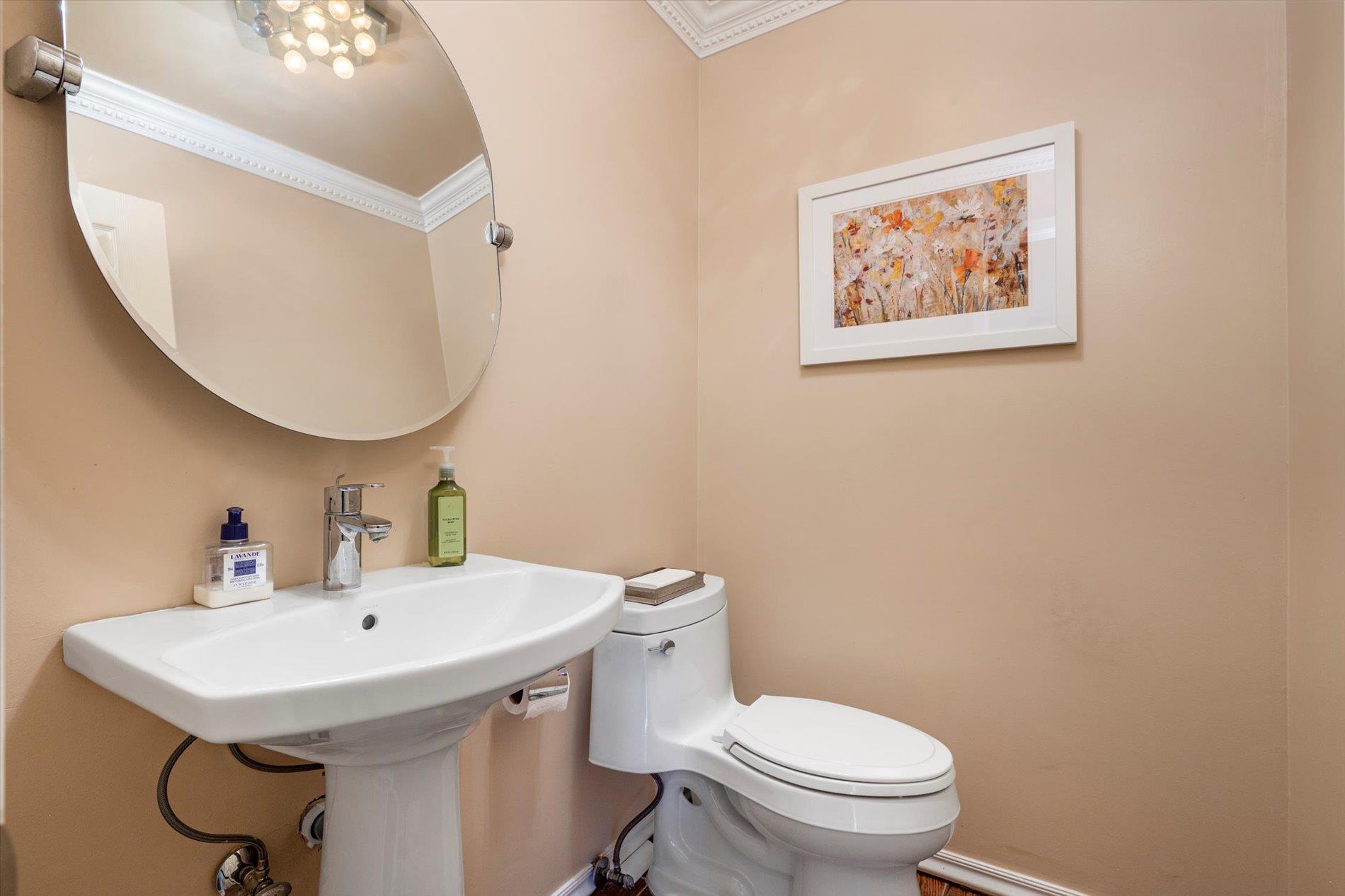 70 Short Way, Roslyn Heights, NY 11577