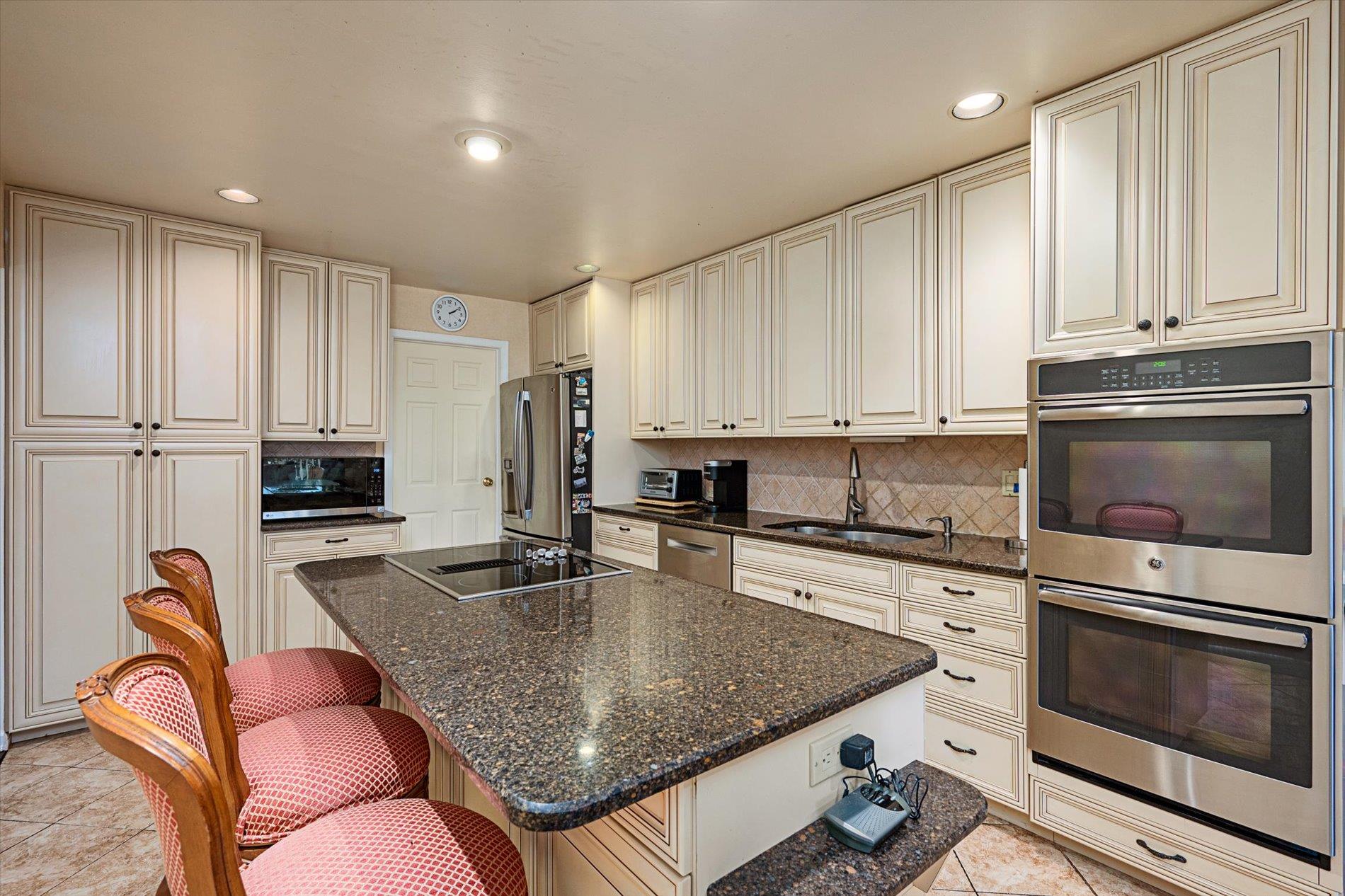 70 Short Way, Roslyn Heights, NY 11577