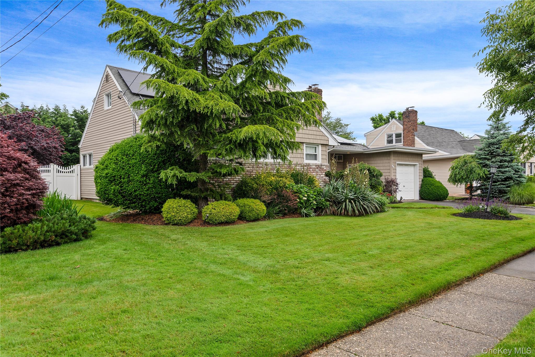 10 Cail Drive, East Rockaway, NY 11518