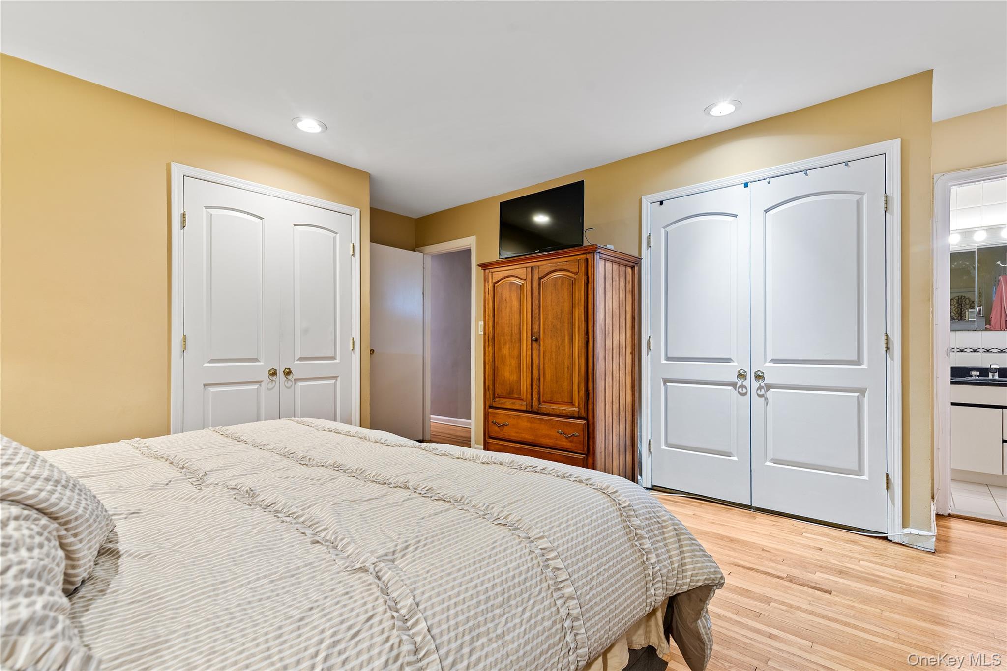 10 Cail Drive, East Rockaway, NY 11518