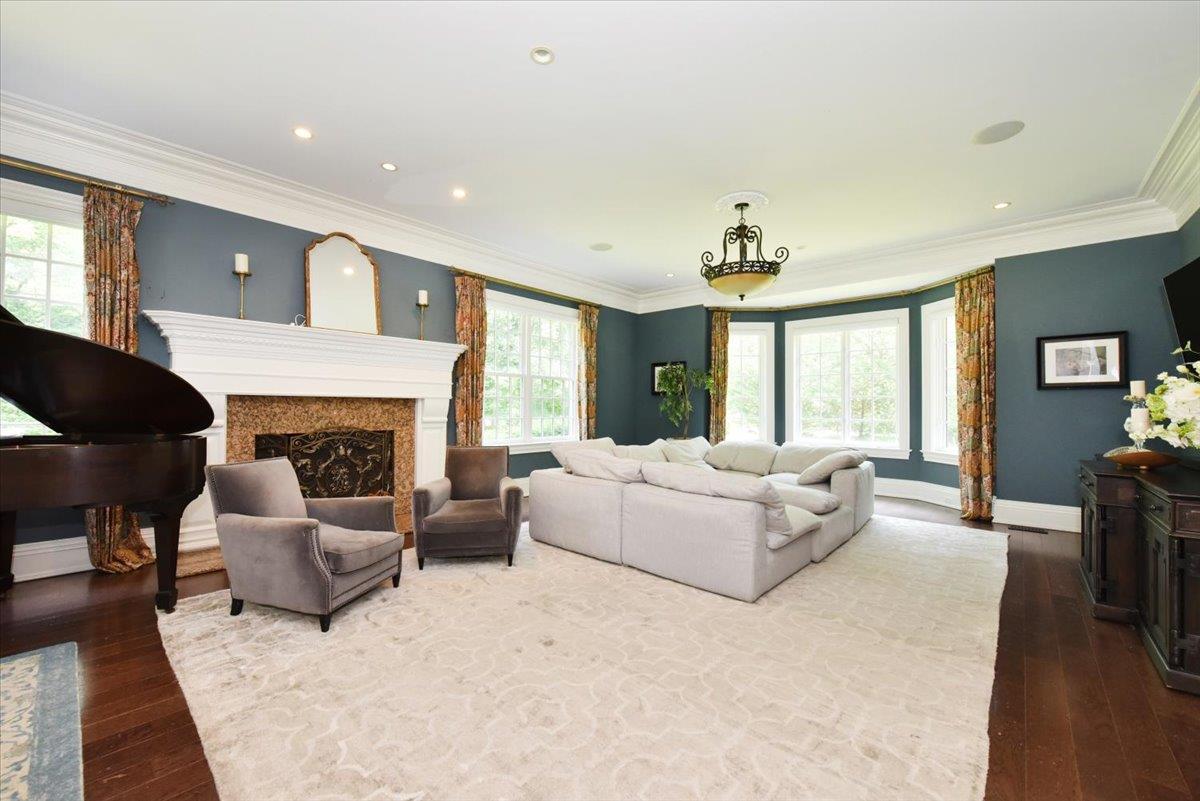 1616 Stewart Lane, Laurel Hollow, NY 11791