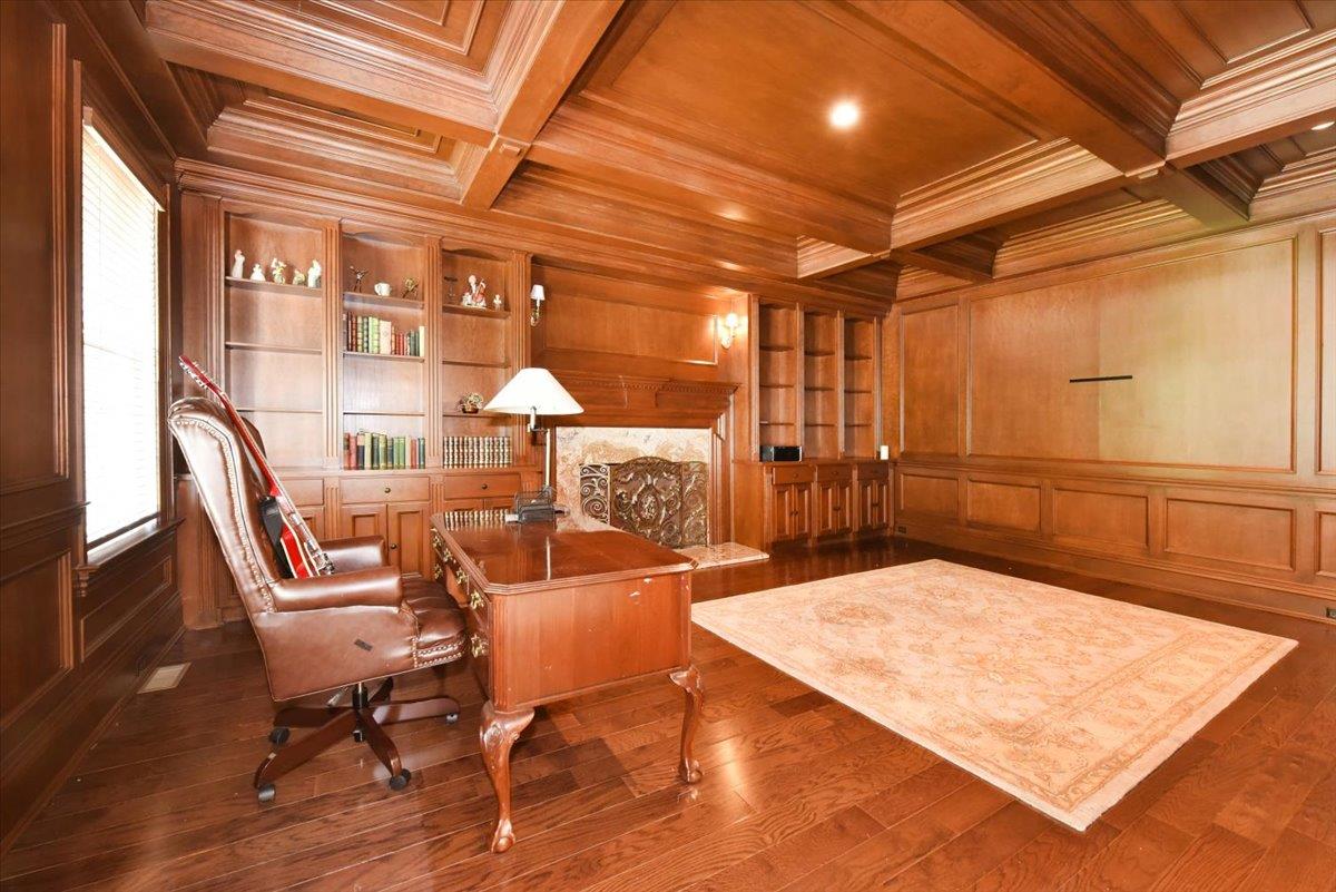 1616 Stewart Lane, Laurel Hollow, NY 11791