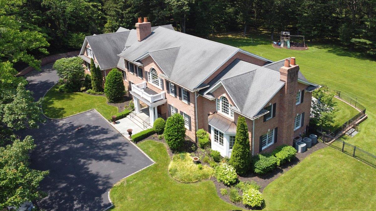 1616 Stewart Lane, Laurel Hollow, NY 11791