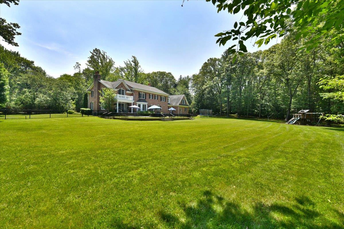 1616 Stewart Lane, Laurel Hollow, NY 11791