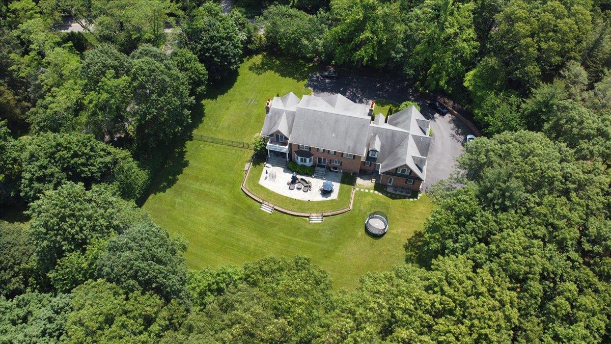 1616 Stewart Lane, Laurel Hollow, NY 11791