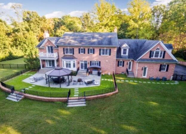 1616 Stewart Lane, Laurel Hollow, NY 11791