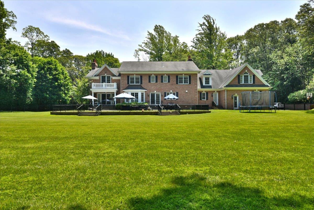 1616 Stewart Lane, Laurel Hollow, NY 11791