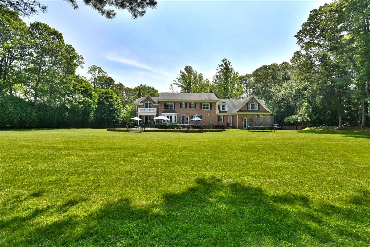 1616 Stewart Lane, Laurel Hollow, NY 11791