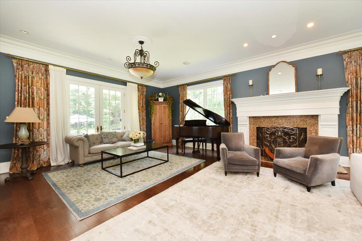 1616 Stewart Lane, Laurel Hollow, NY 11791