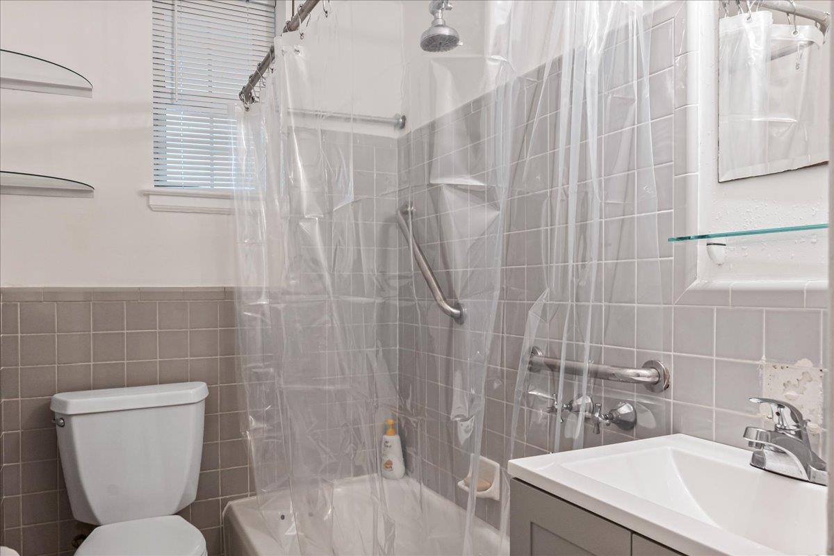 7817 Park Drive E # 1st, Kew Garden Hills, NY 11367