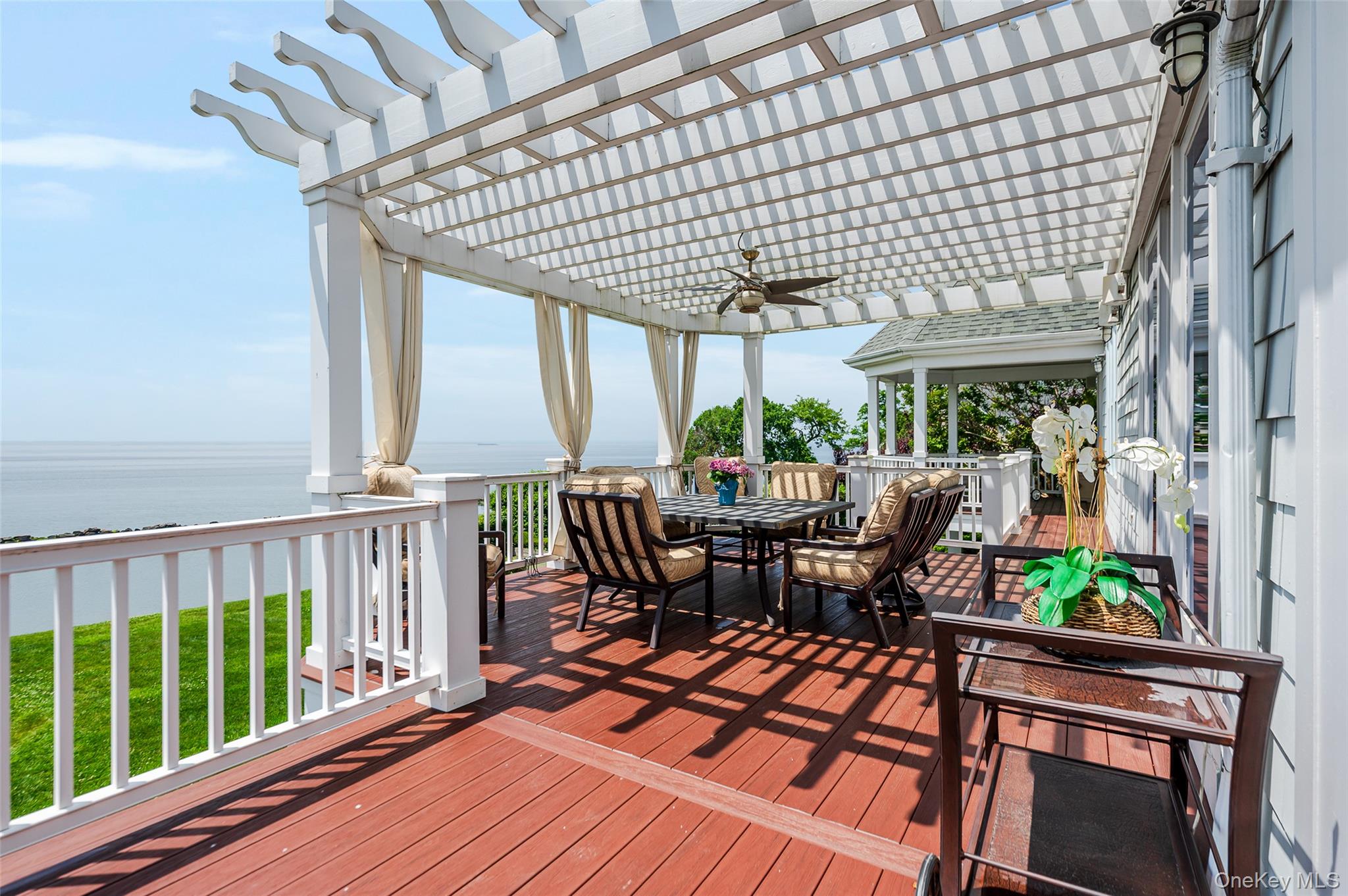 38 Pembroke Drive, Glen Cove, NY 11542