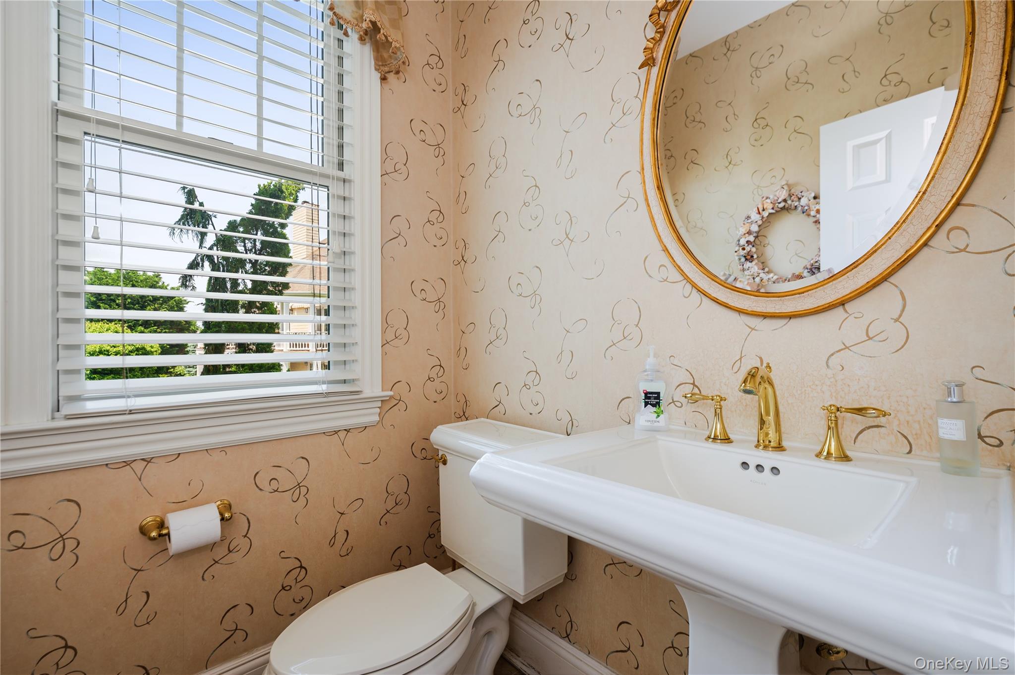 38 Pembroke Drive, Glen Cove, NY 11542