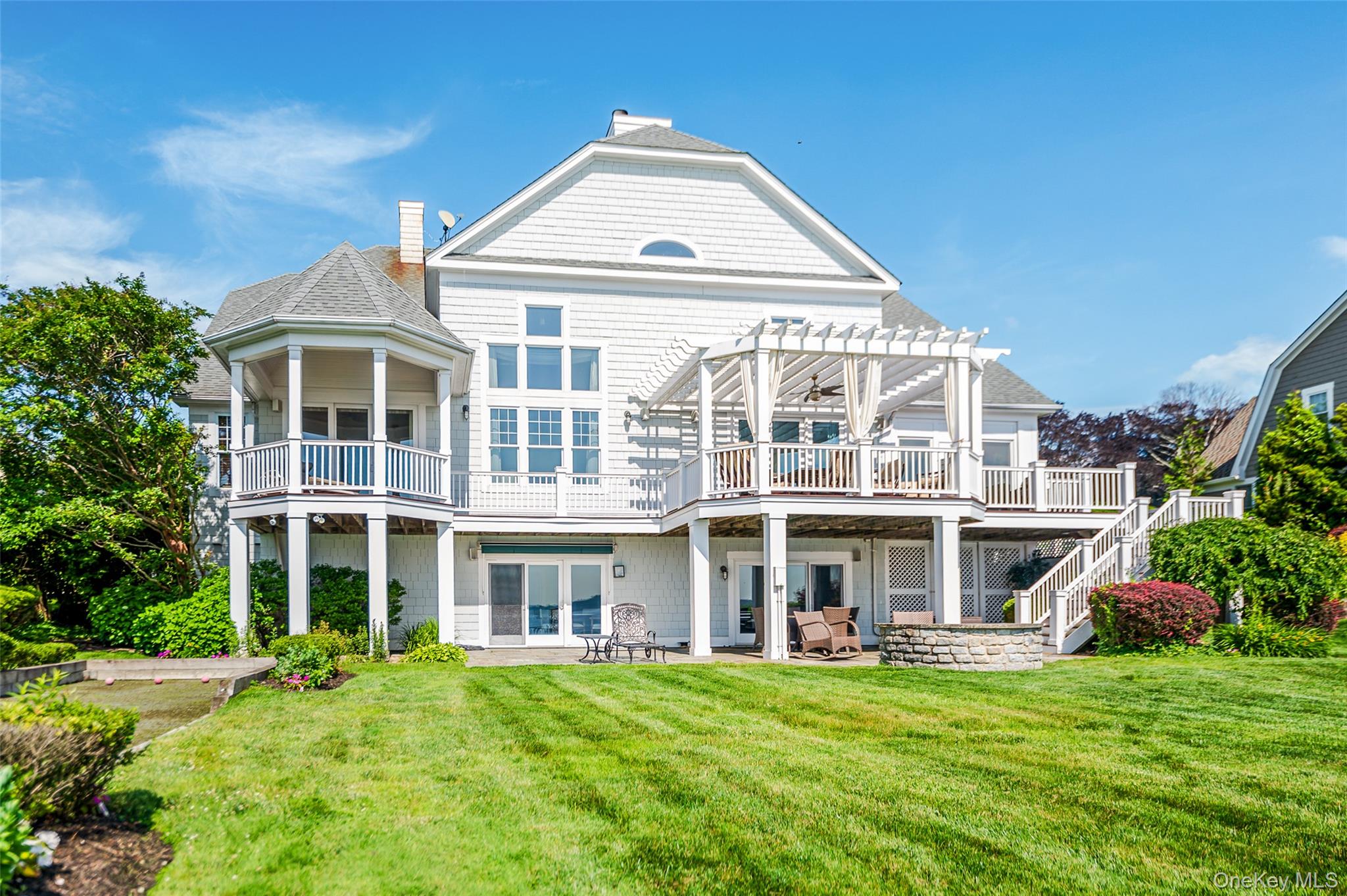 38 Pembroke Drive, Glen Cove, NY 11542