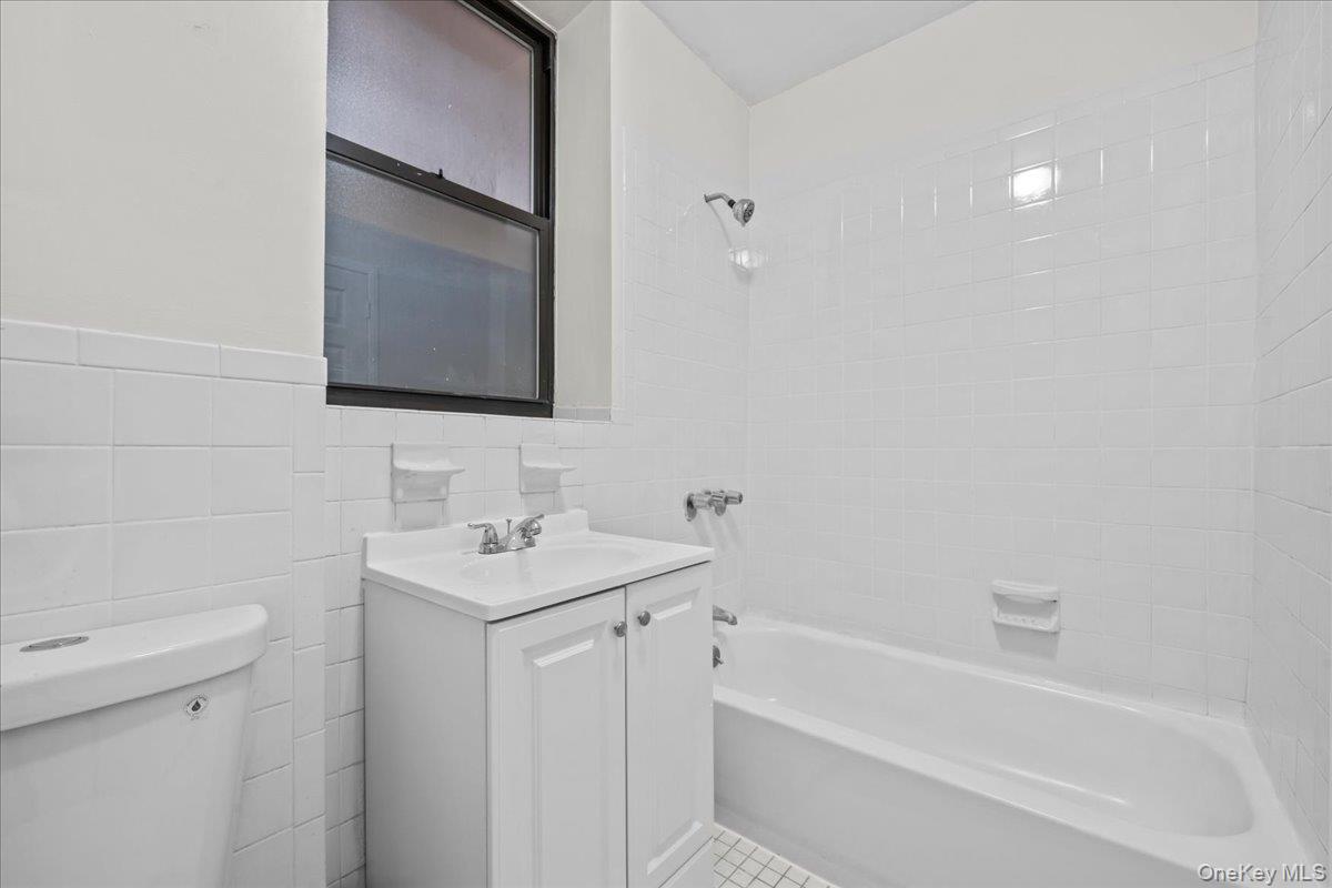 176 W 81 Street # 3E, New York (Manhattan), NY 10024