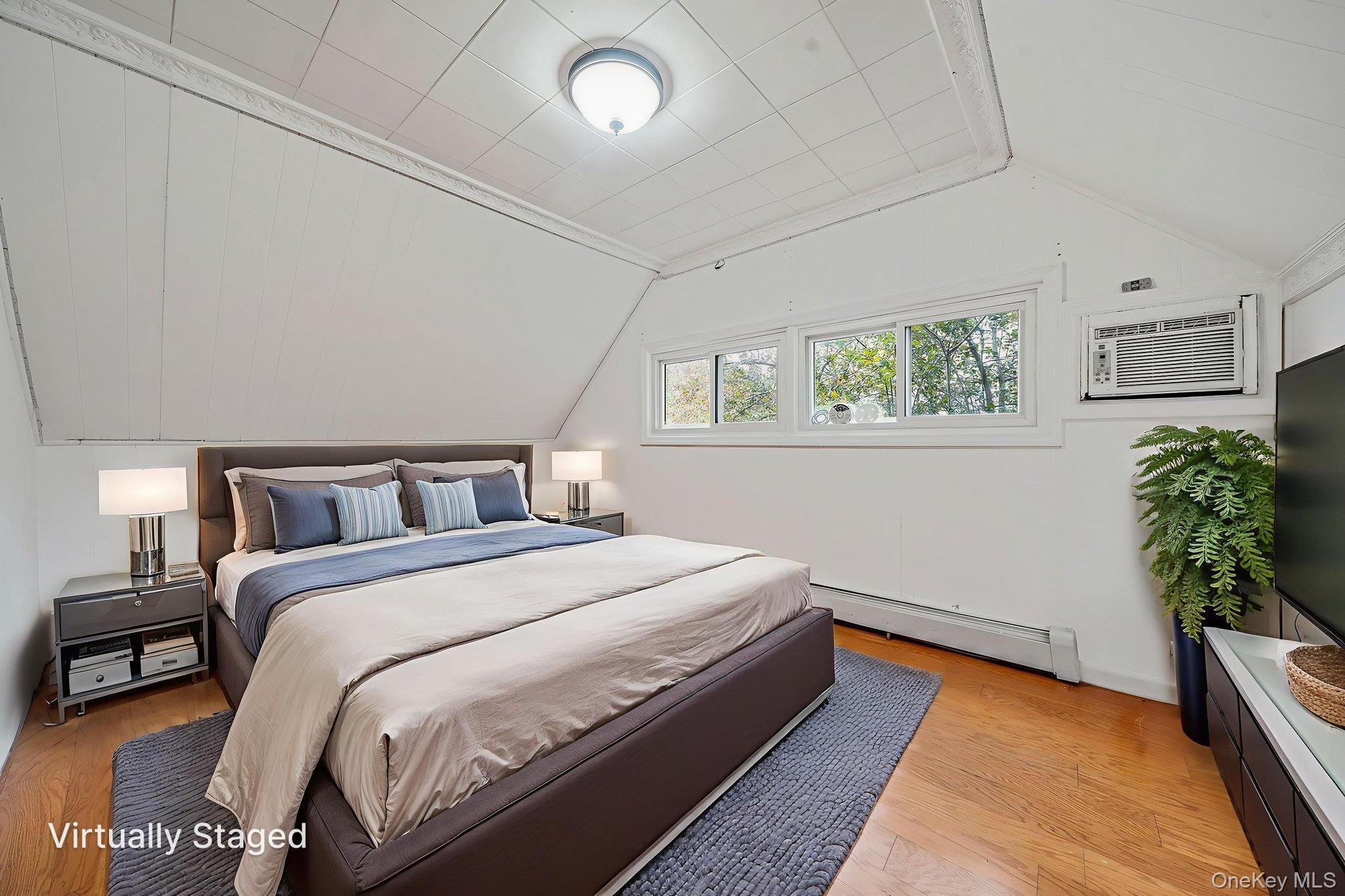 95 Lantern Road, Hicksville, NY 11801