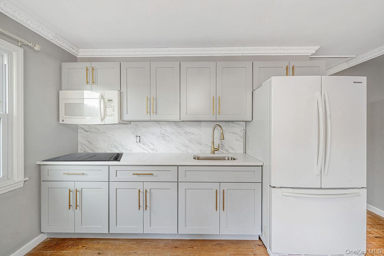 95 Lantern Road, Hicksville, NY 11801