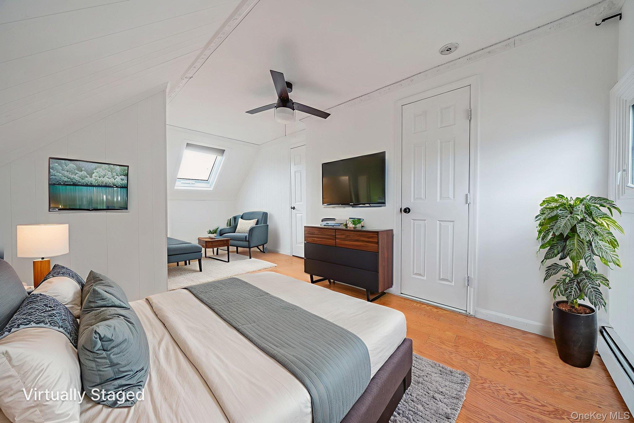 95 Lantern Road, Hicksville, NY 11801