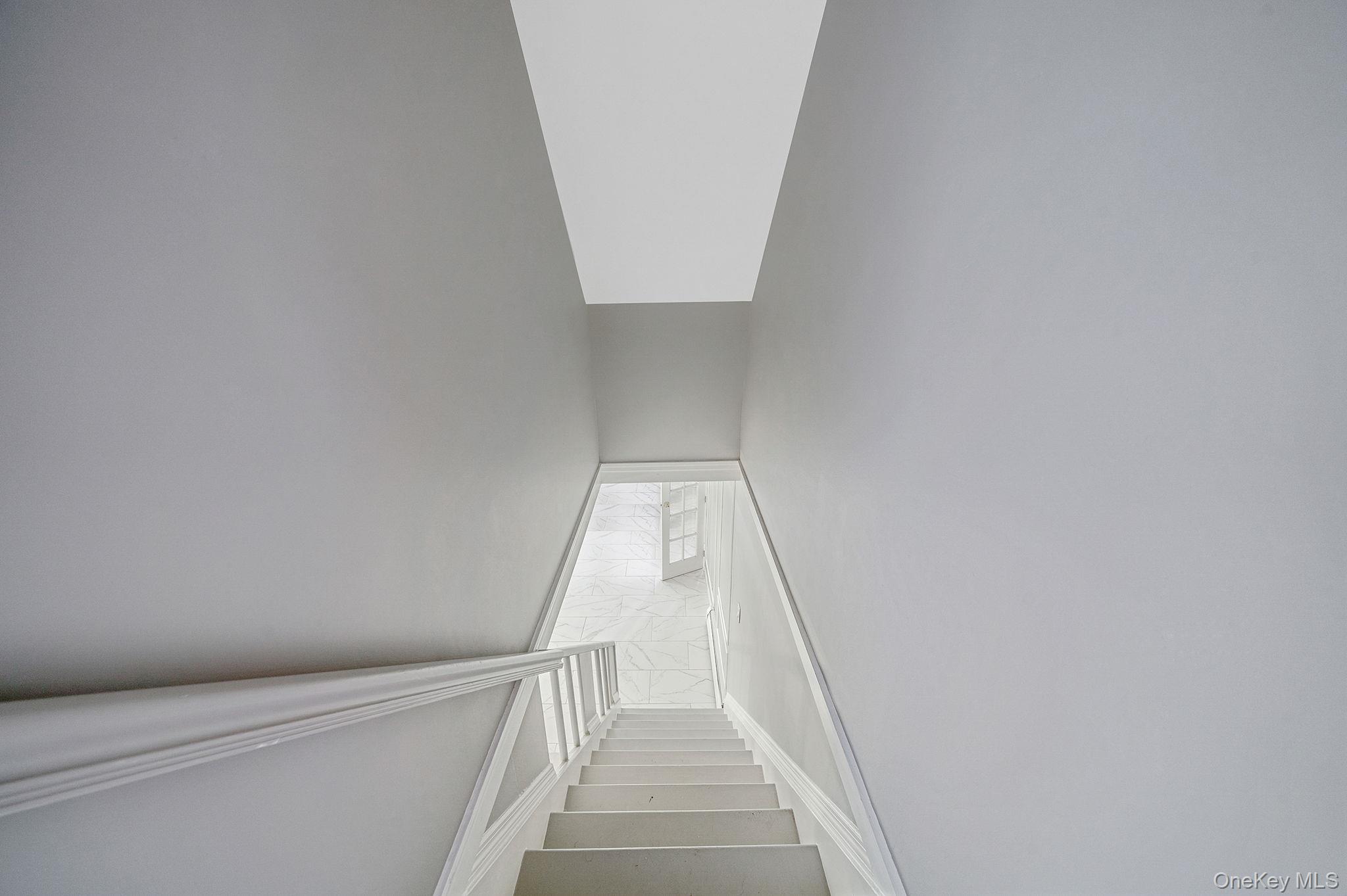 95 Lantern Road, Hicksville, NY 11801