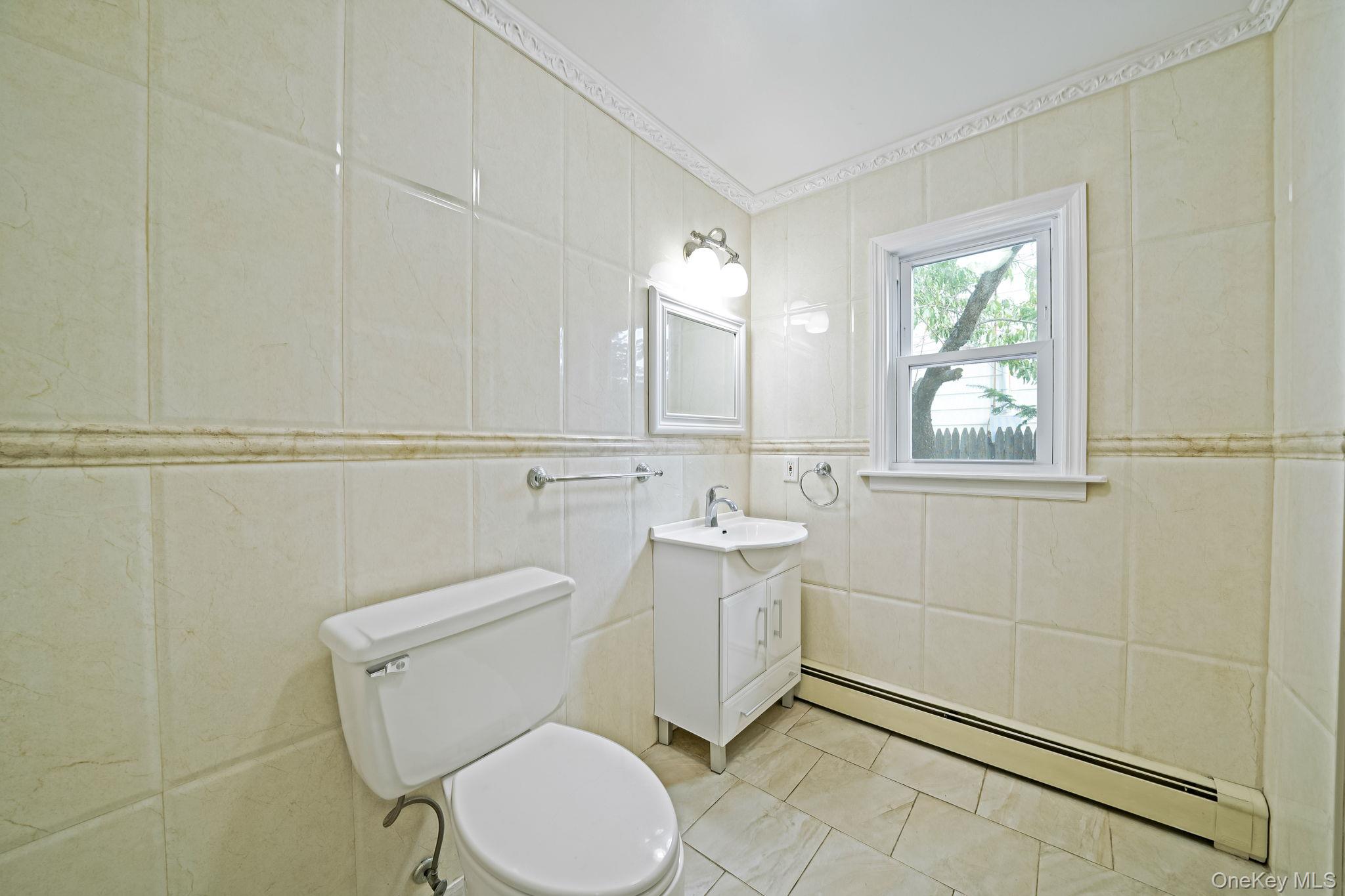 95 Lantern Road, Hicksville, NY 11801