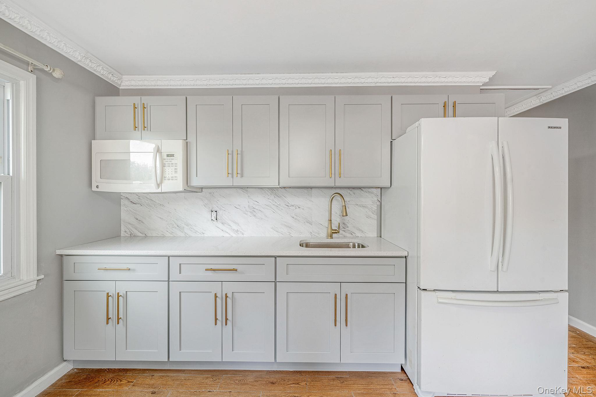 95 Lantern Road, Hicksville, NY 11801