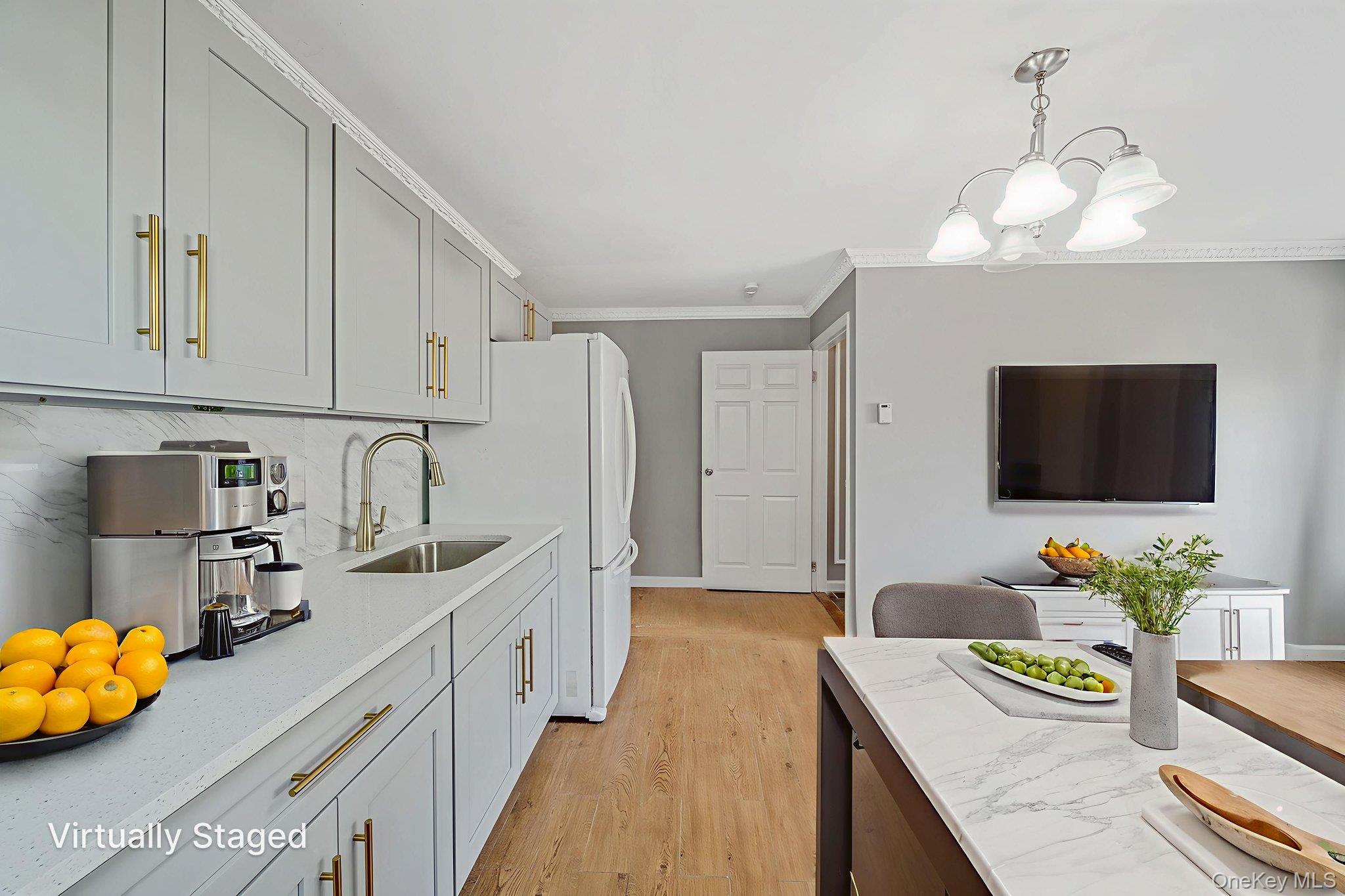 95 Lantern Road, Hicksville, NY 11801