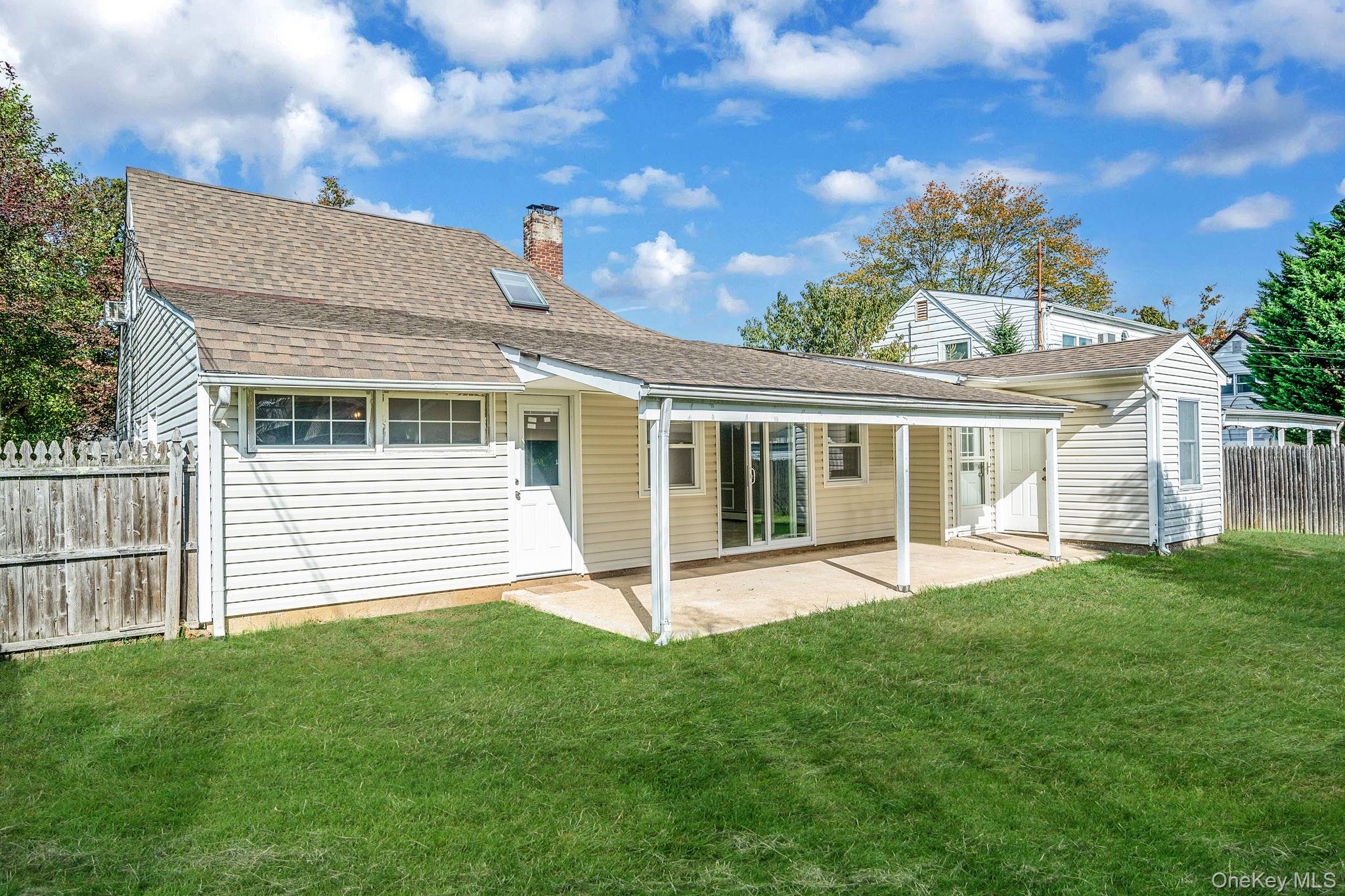 95 Lantern Road, Hicksville, NY 11801