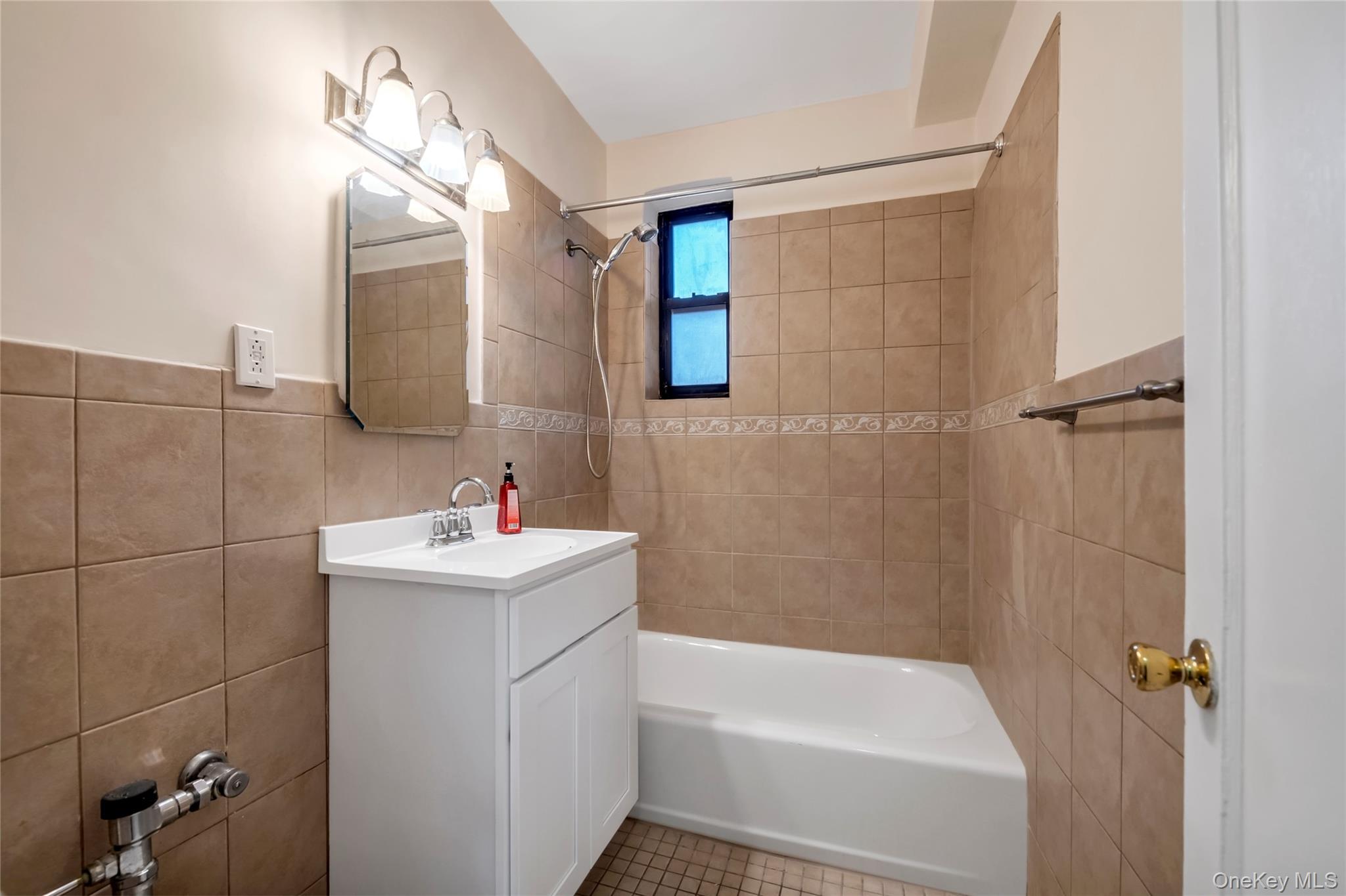 71-11 Yellowstone Boulevard # 4A, Forest Hills, NY 11375