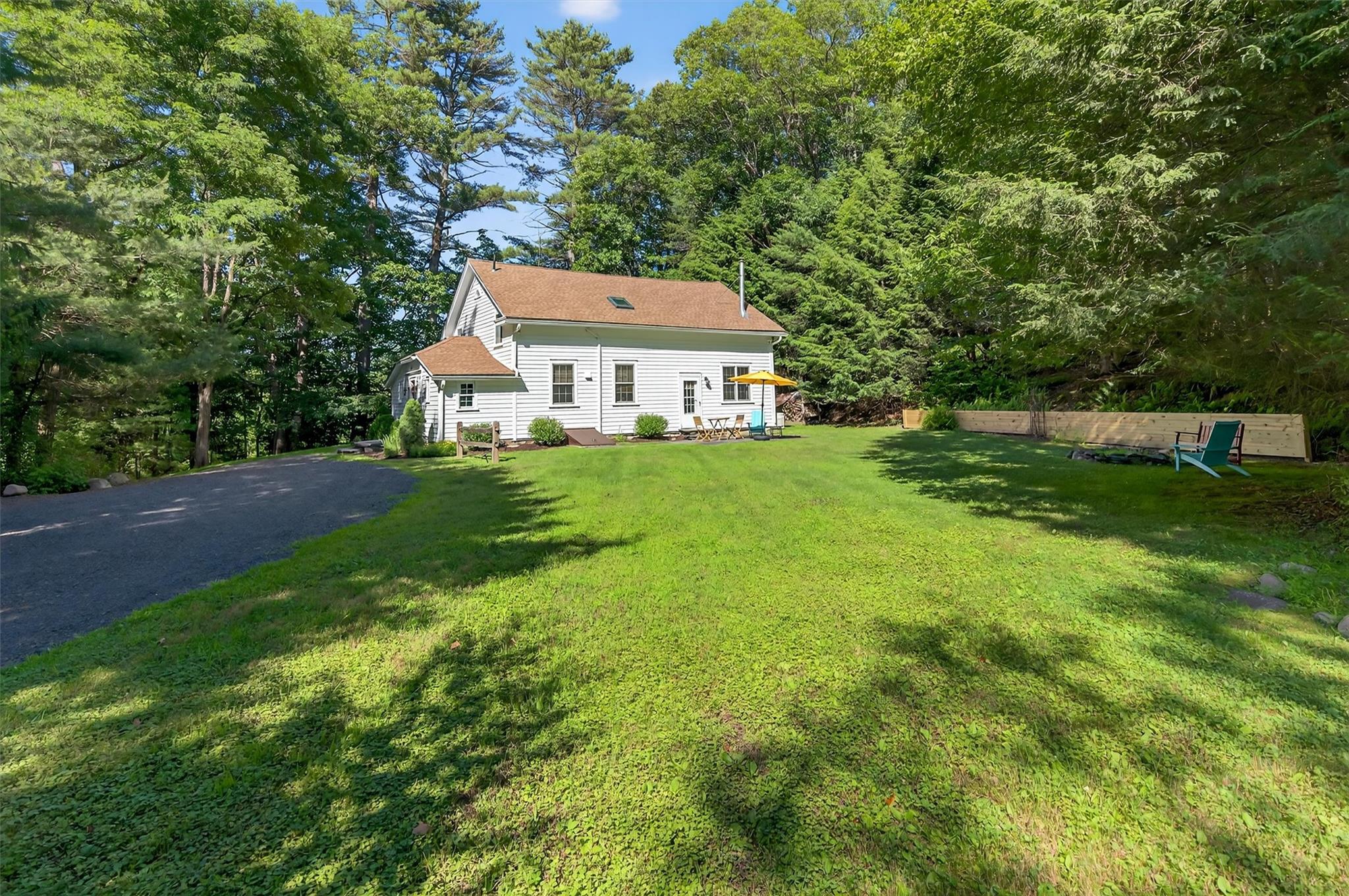 62 Guymard Turnpike, Godeffroy, NY 12729