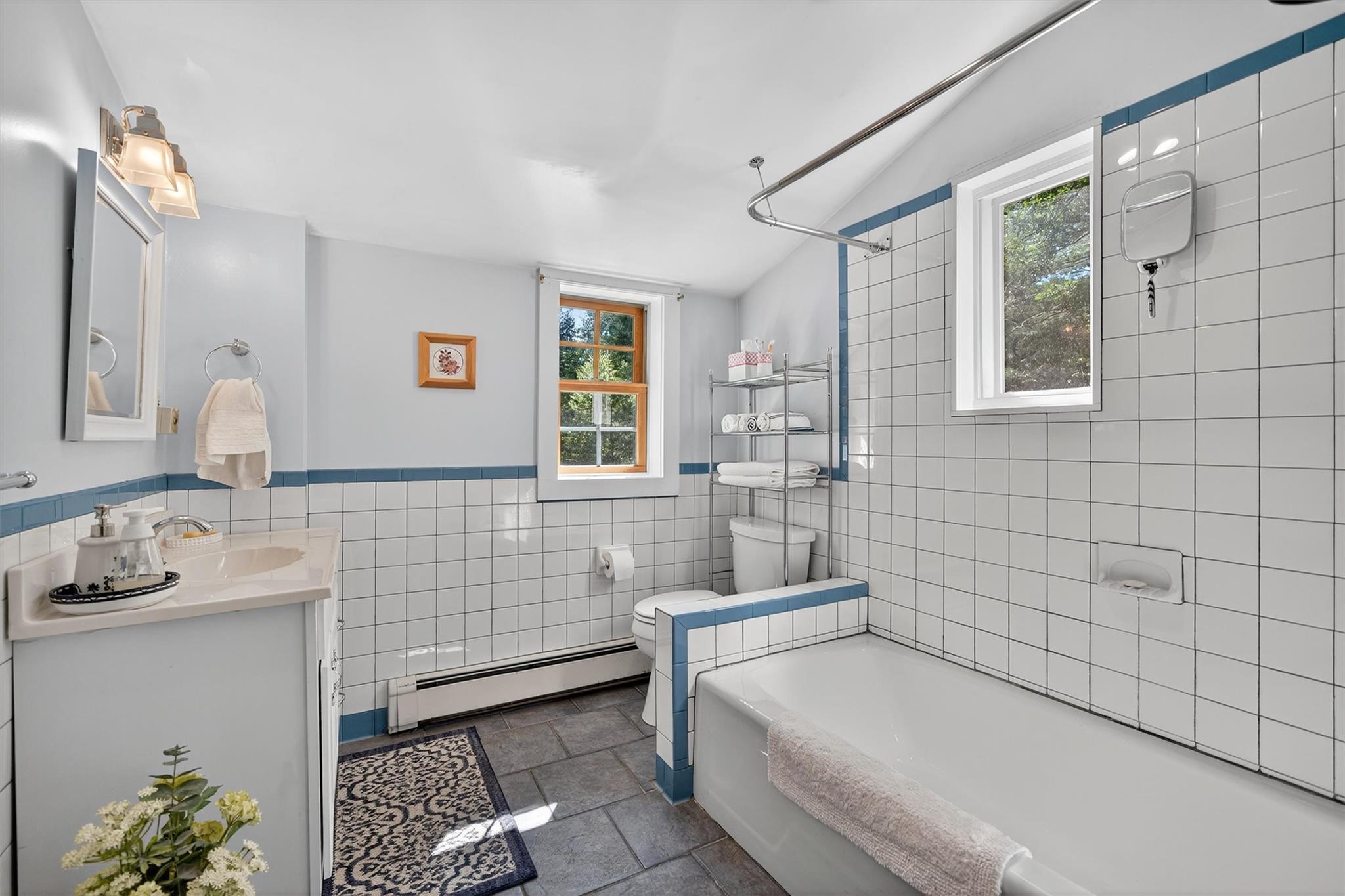 62 Guymard Turnpike, Godeffroy, NY 12729