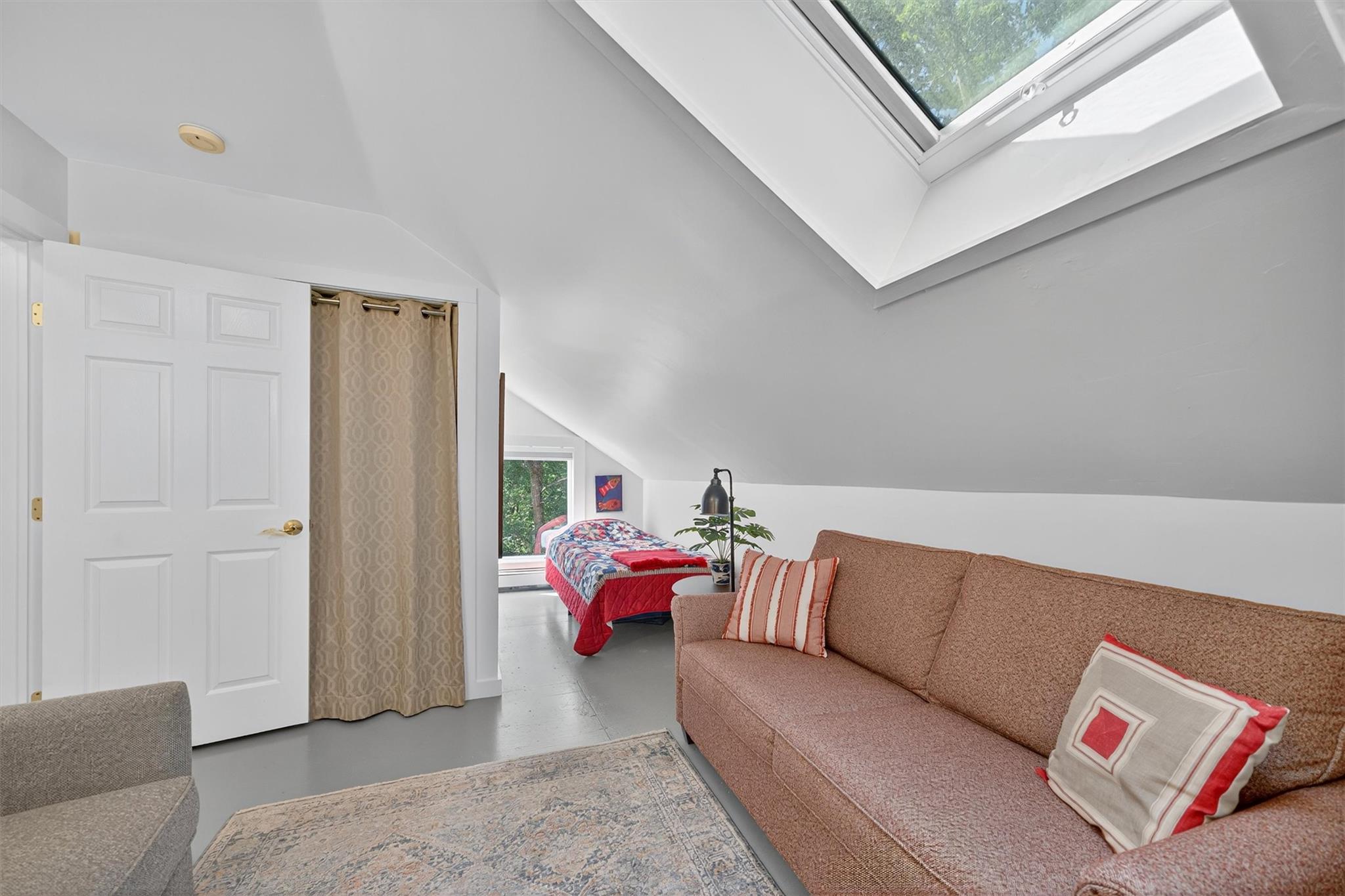 62 Guymard Turnpike, Godeffroy, NY 12729