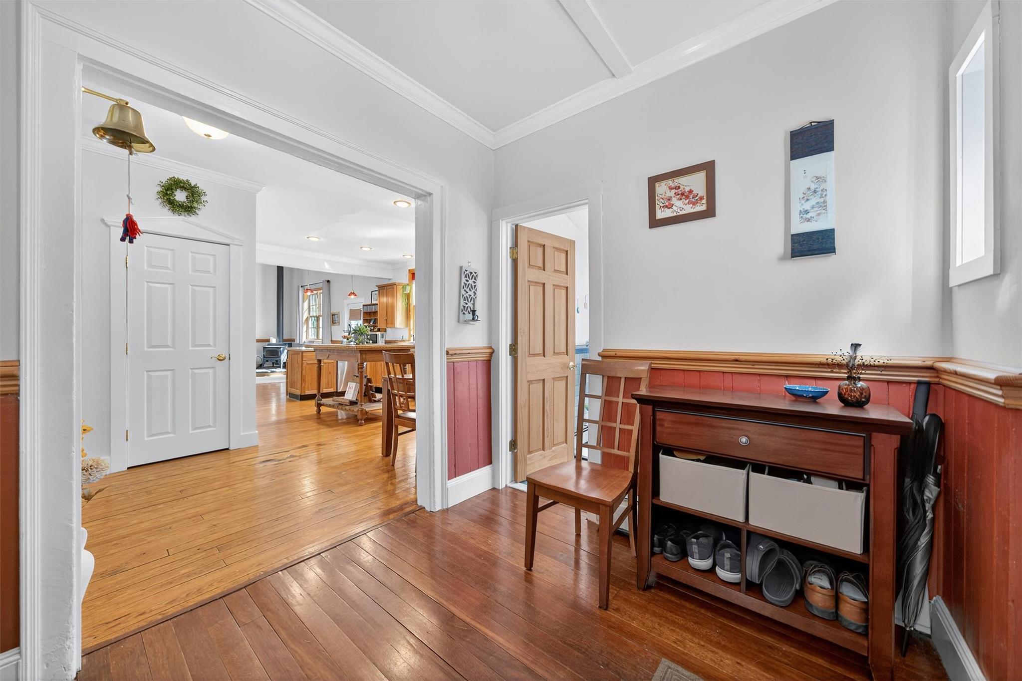 62 Guymard Turnpike, Godeffroy, NY 12729