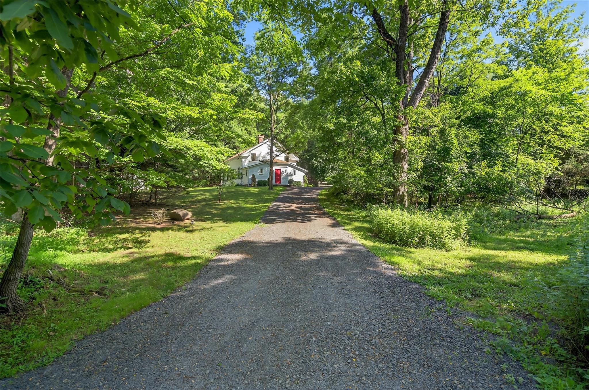 62 Guymard Turnpike, Godeffroy, NY 12729