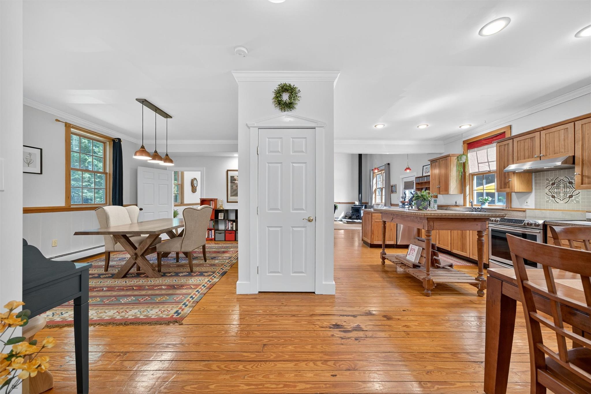 62 Guymard Turnpike, Godeffroy, NY 12729