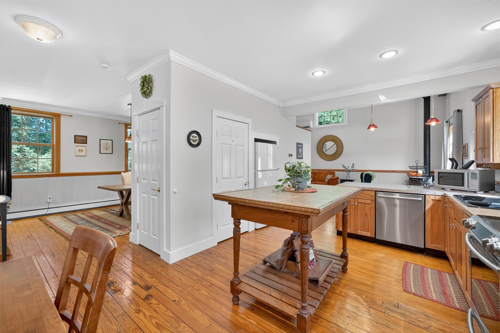 62 Guymard Turnpike, Godeffroy, NY 12729