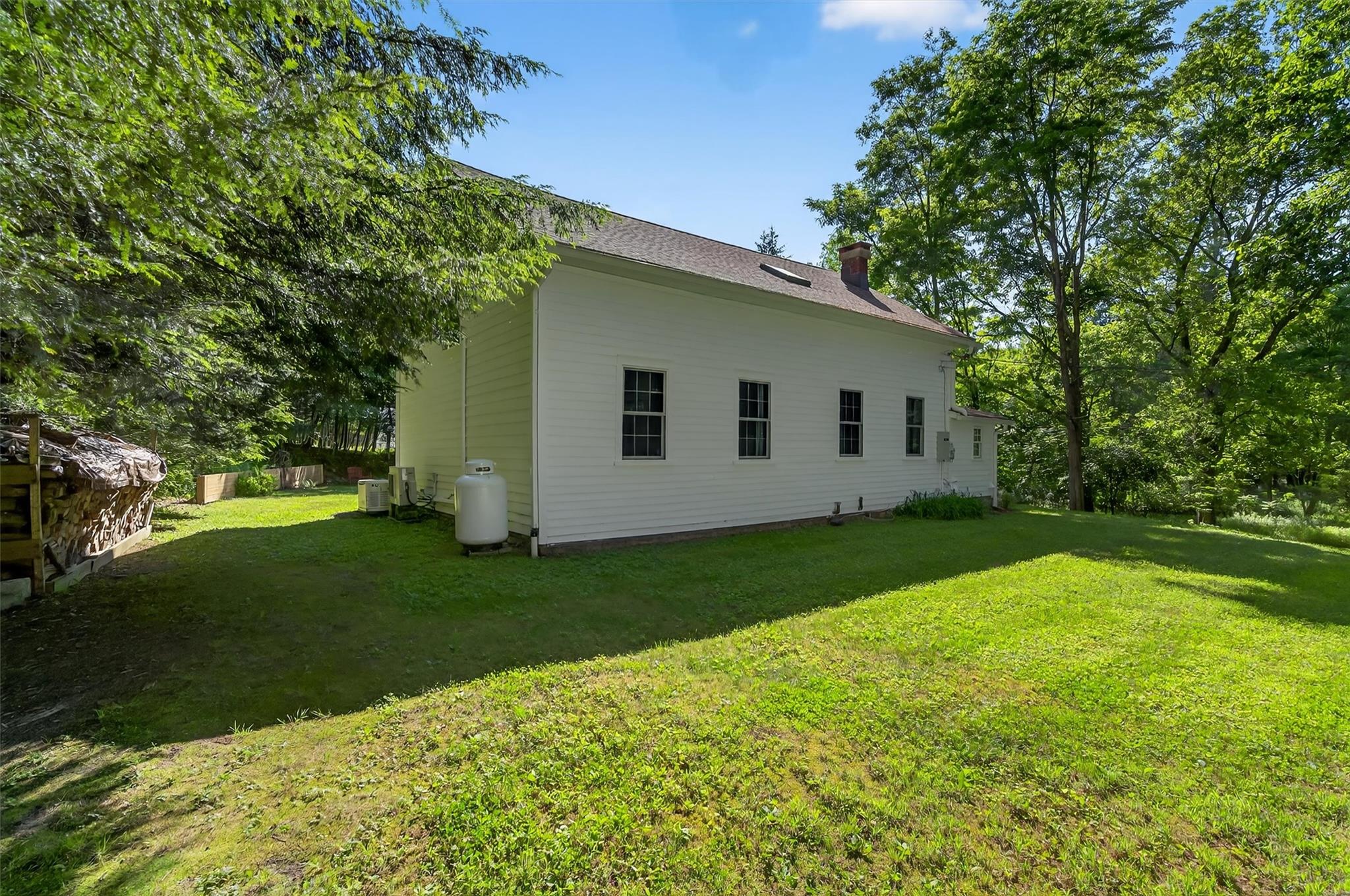 62 Guymard Turnpike, Godeffroy, NY 12729