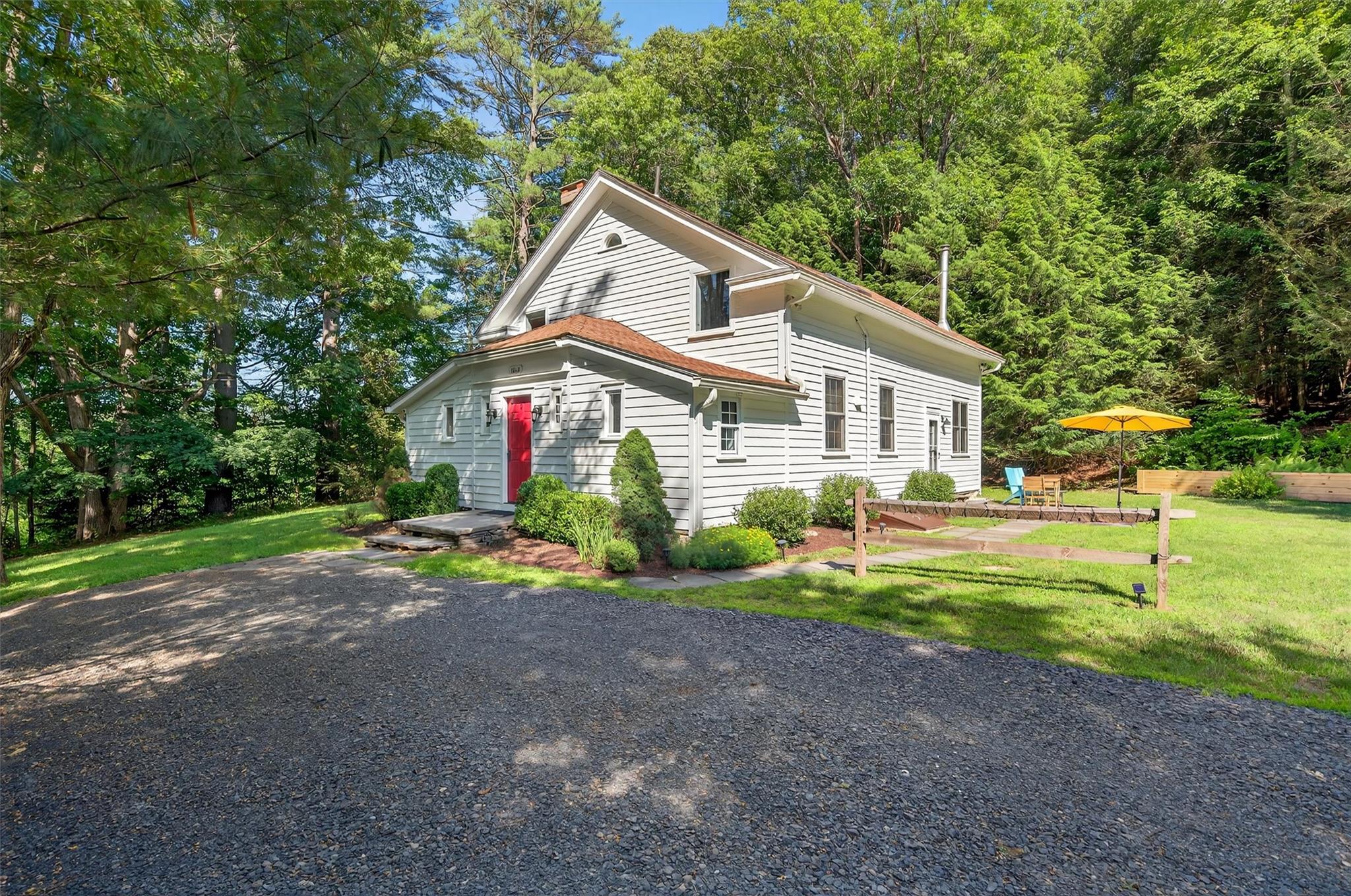 62 Guymard Turnpike, Godeffroy, NY 12729