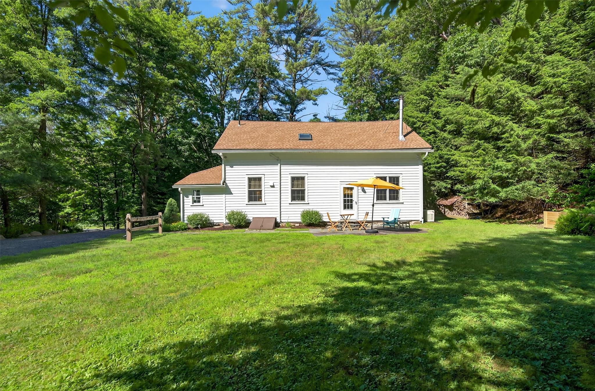 62 Guymard Turnpike, Godeffroy, NY 12729